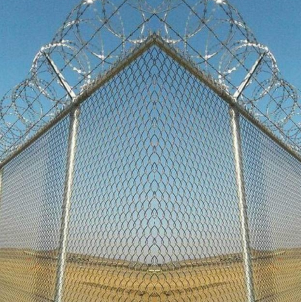 سياج الشبوك مزارع شبوك منشآت شبوك دواجن شبوك كسارات