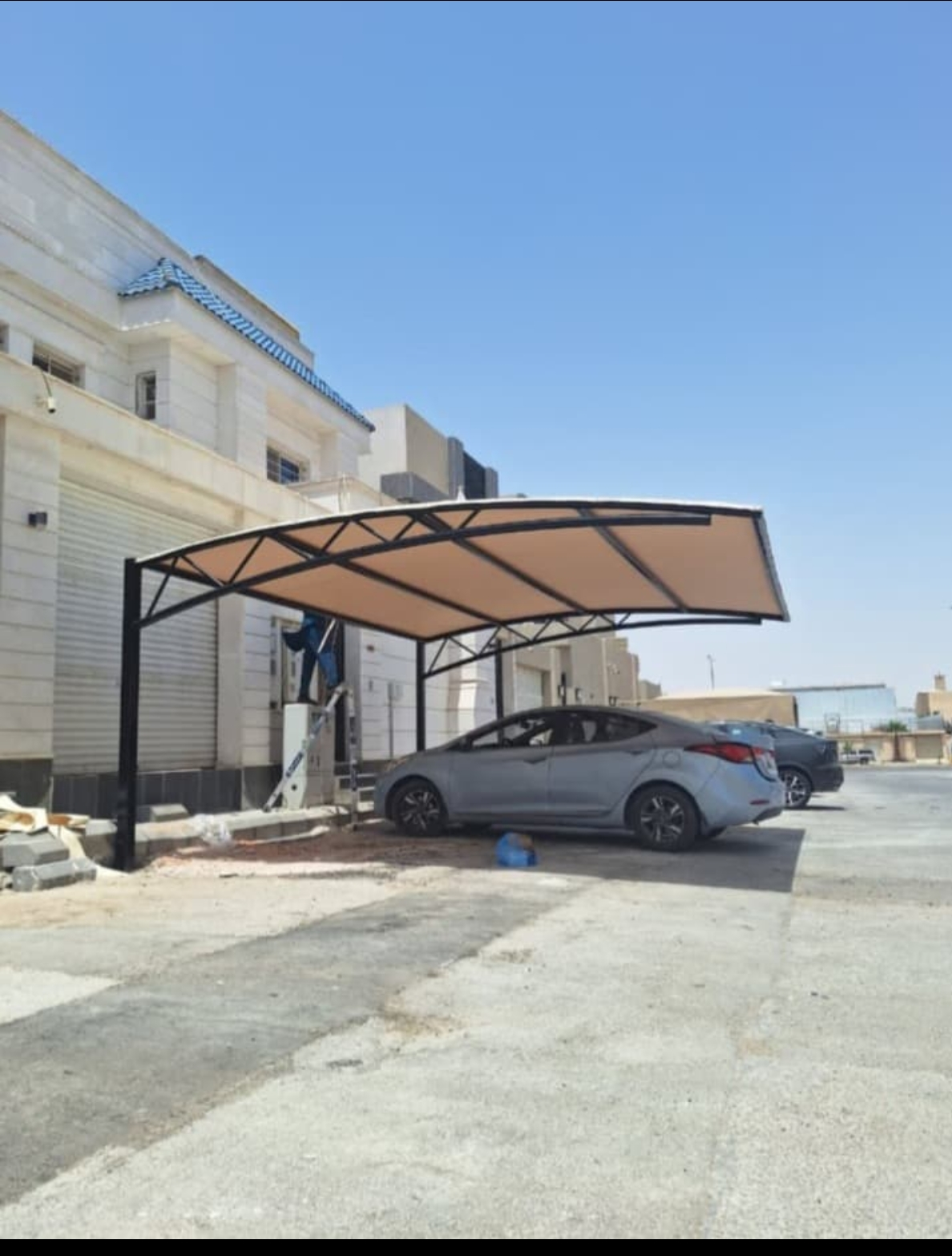 حداد مظلات وسواتر ملاحق غرف تكسيات بنل وجميع أعمال الحدادة