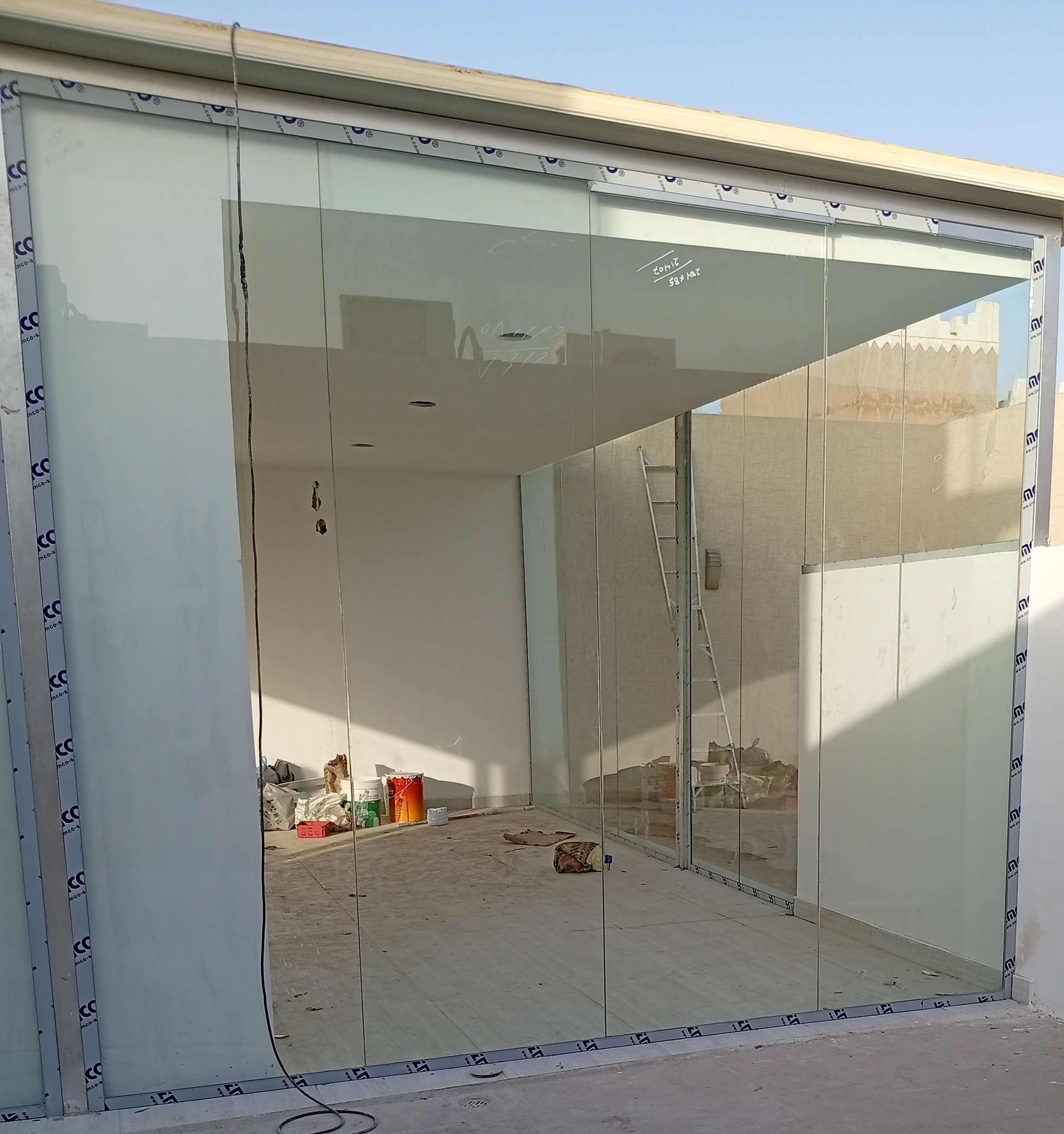 تركيب زجاج سكريت واستيكرات بانواعه - Image 4