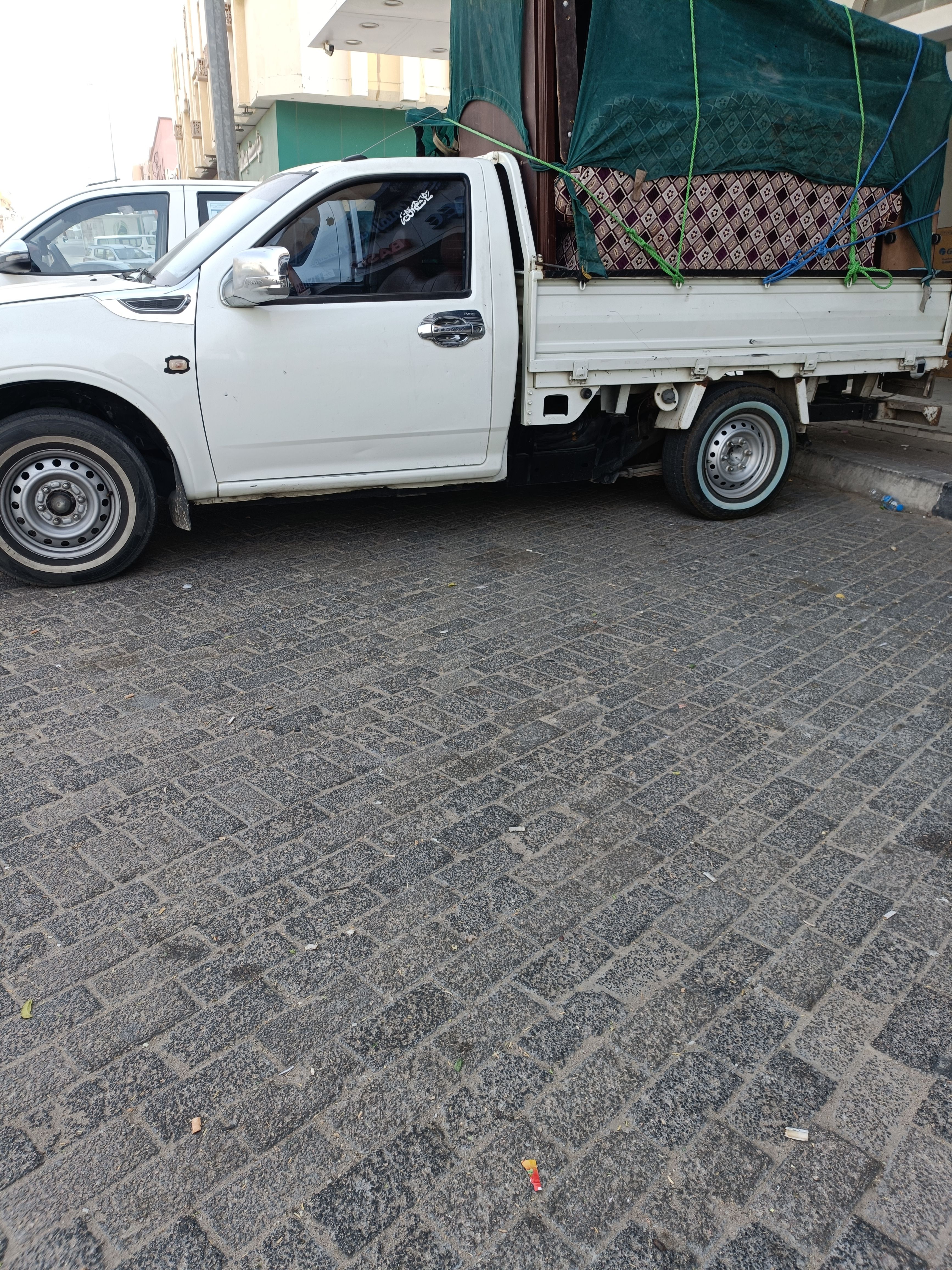 سياره وانيت لنقل جميع الاغراض والأثاث المنزلي داخل وخارج الر
