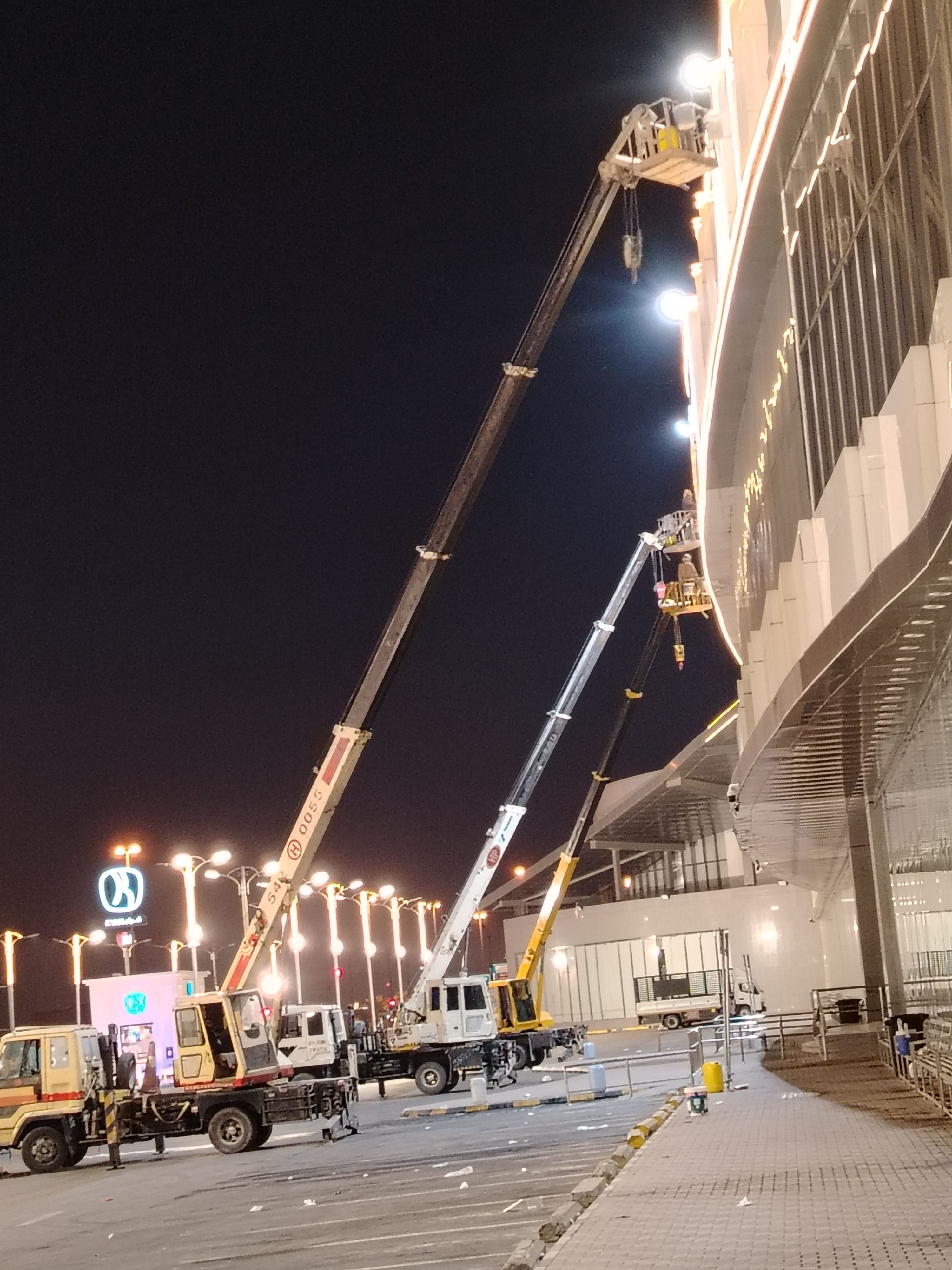 تنظيف الوجهات الزجاجيه وا الكلادنج