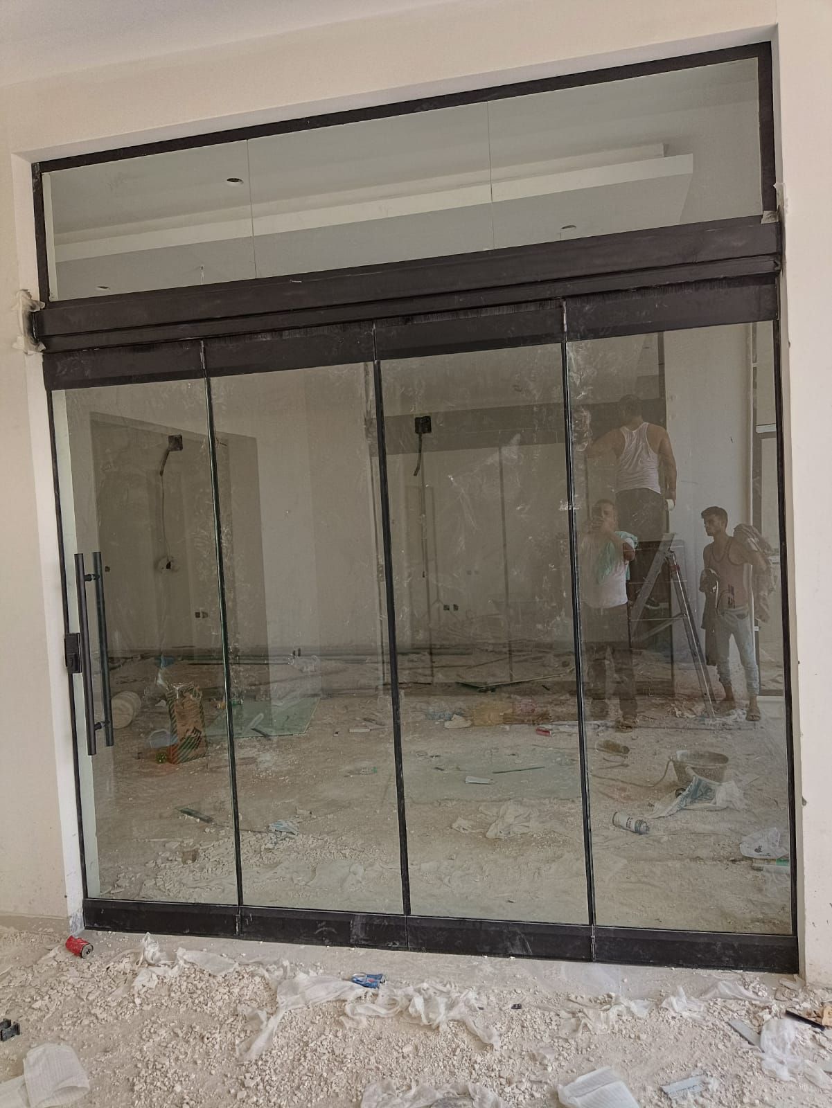 فني زجاج سكريت - Image 2