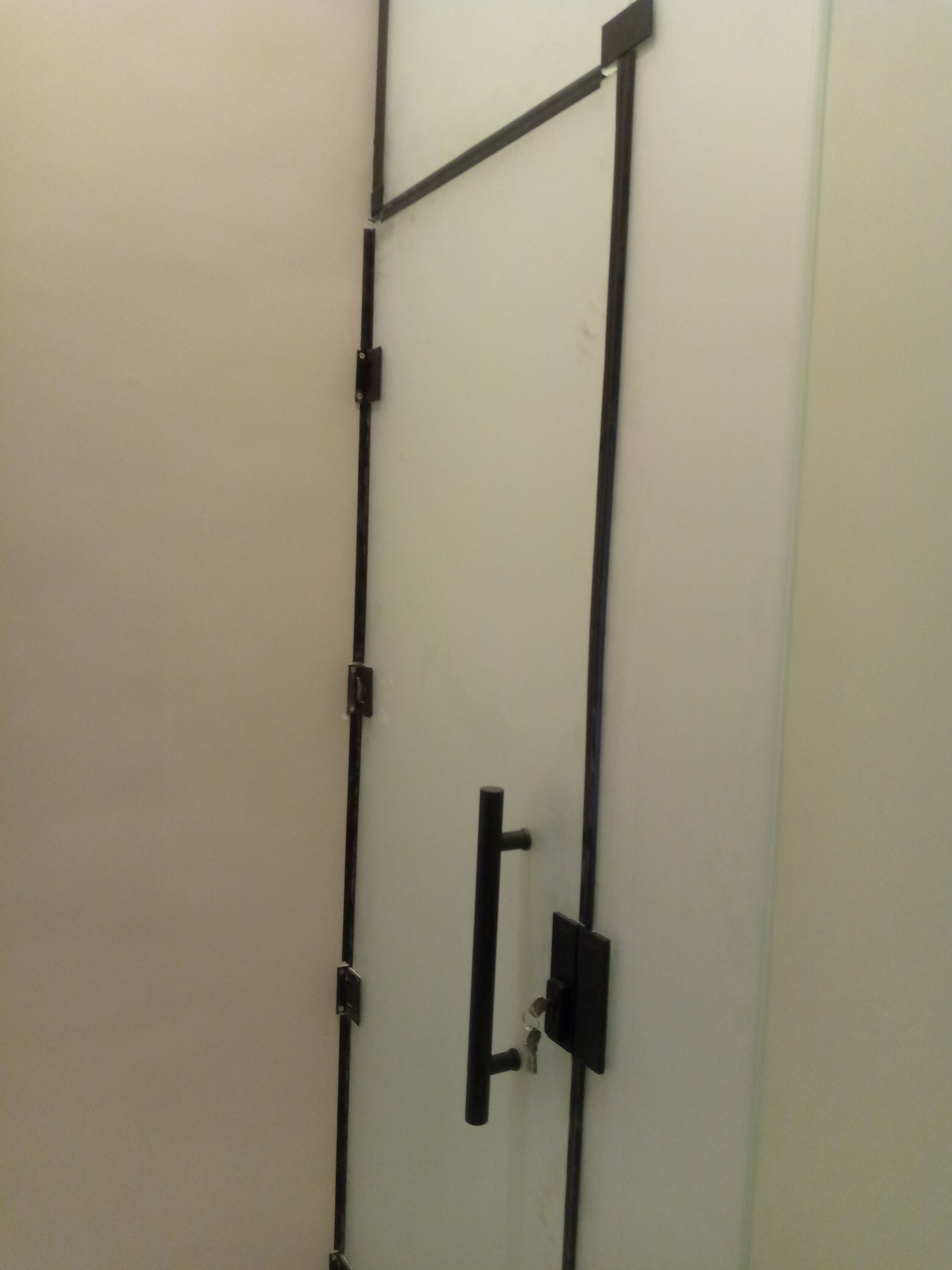 فني زجاج سكريت - Image 4