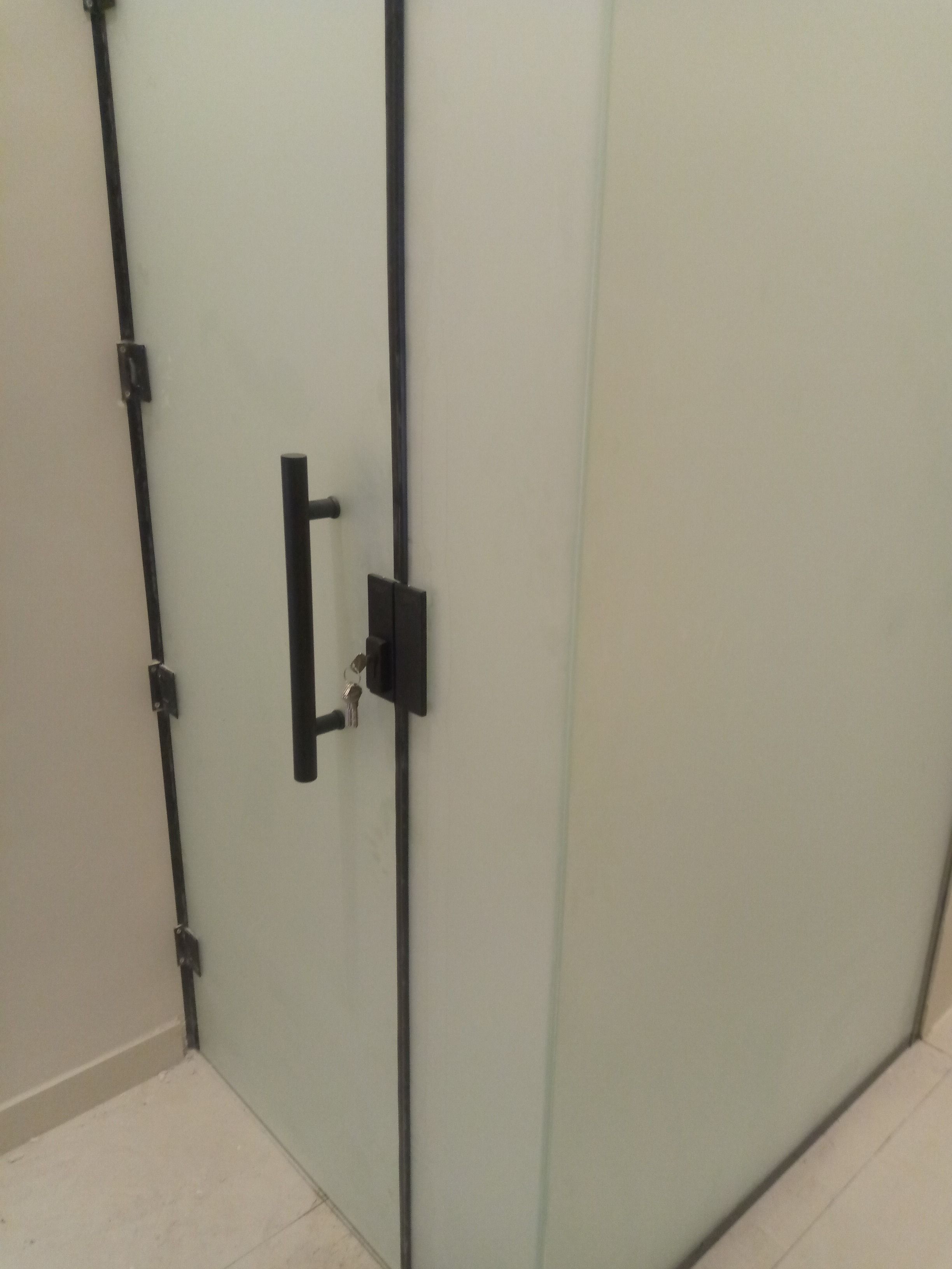 فني زجاج سكريت - Image 5