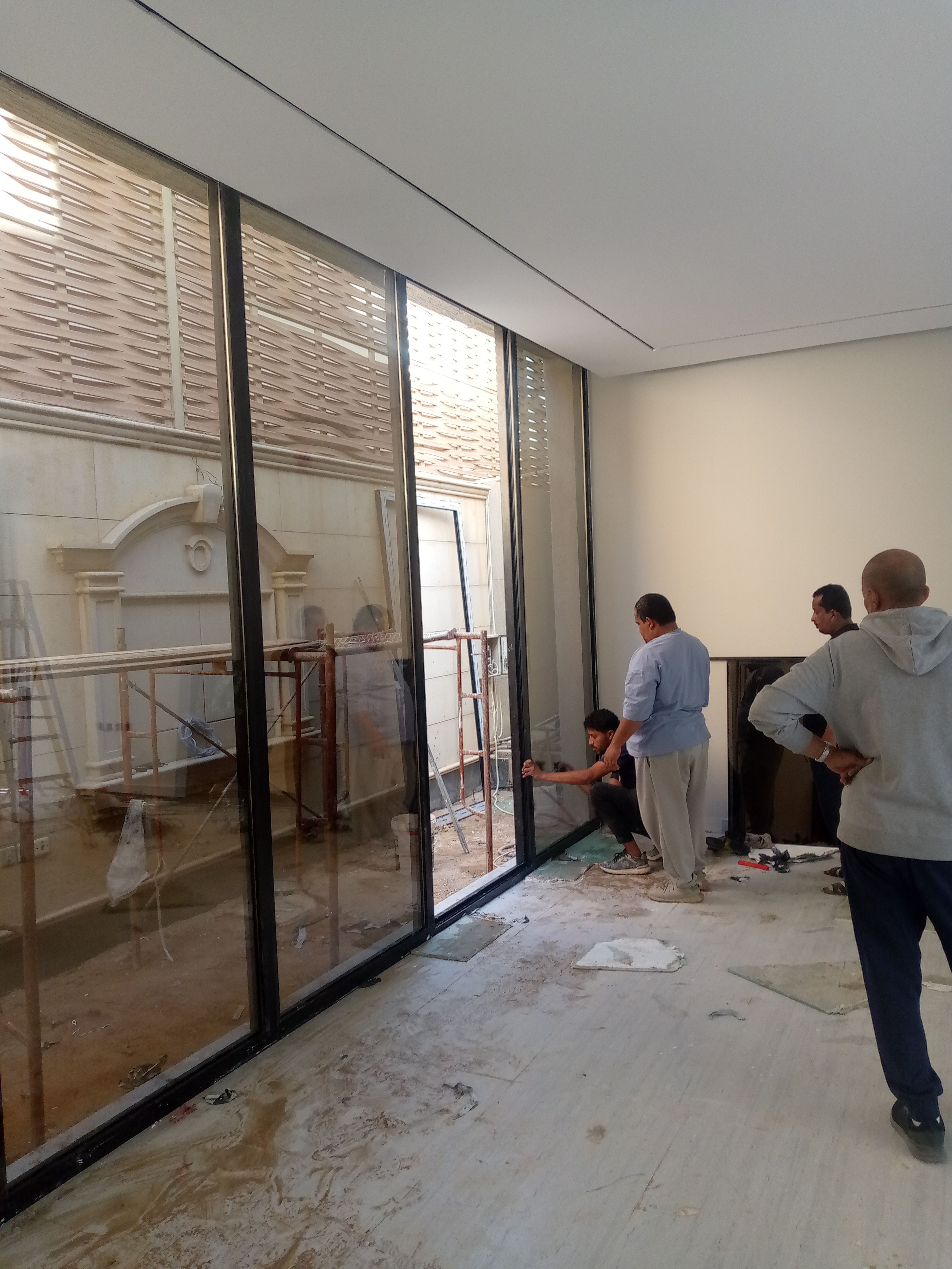 فني زجاج سكريت - Image 9