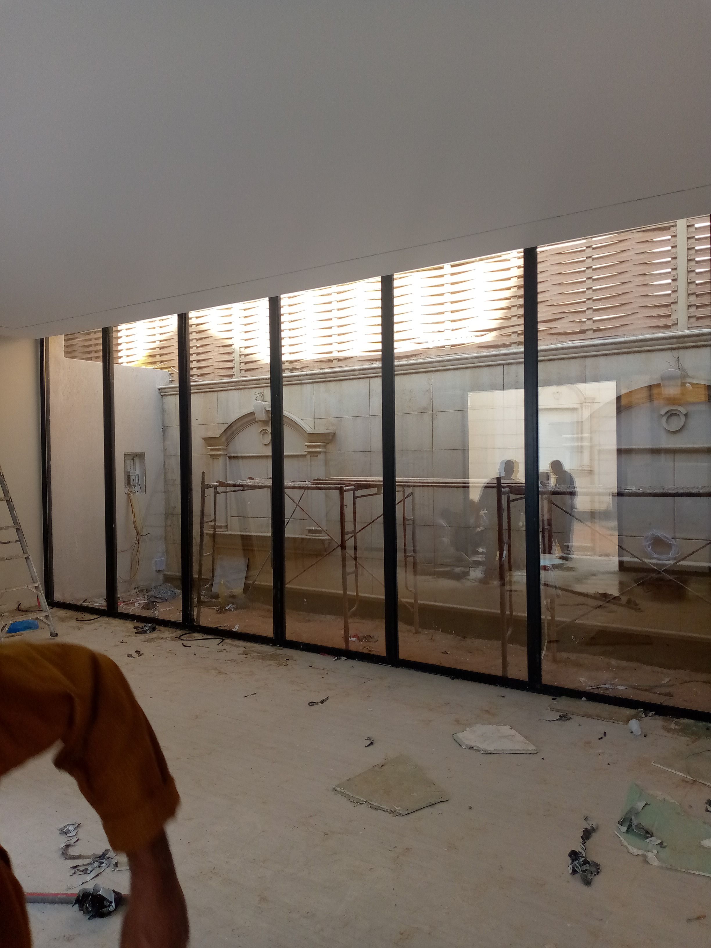 فني زجاج سكريت - Image 10