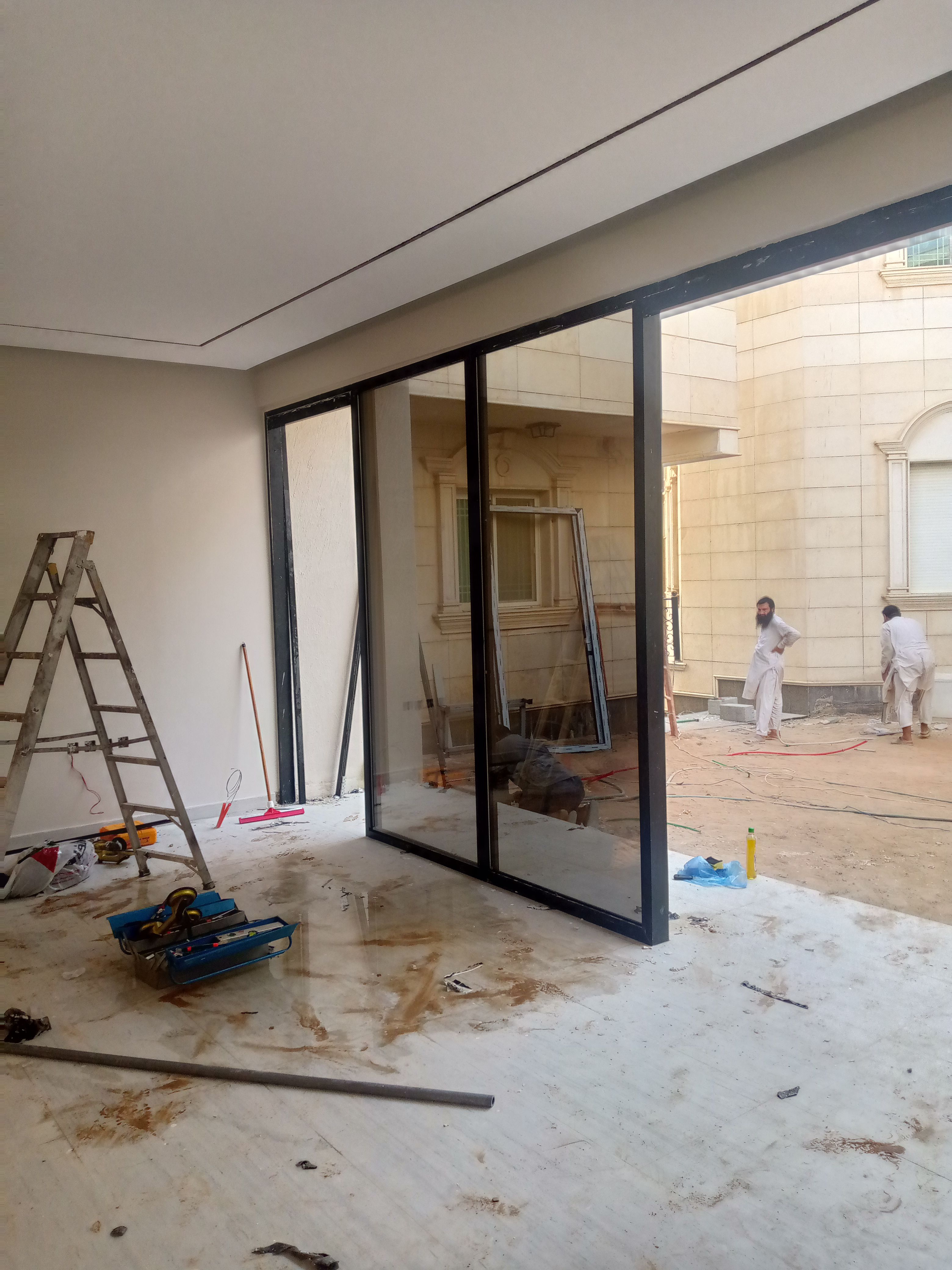 فني زجاج سكريت - Image 11