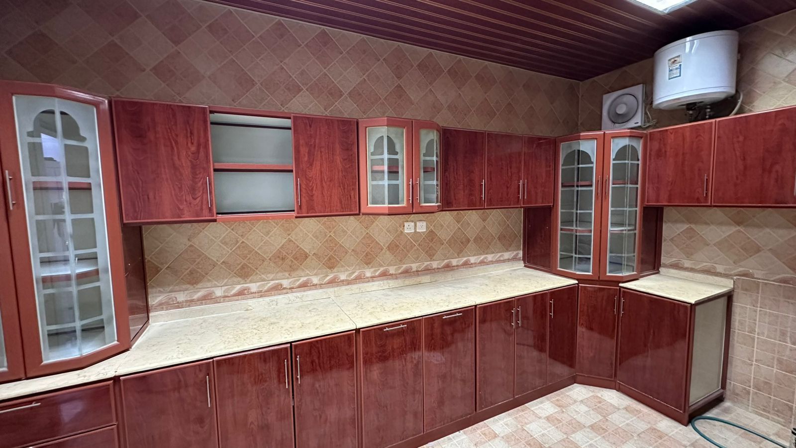 فني تركيب مطابخ بالفك والتركيب ونجار محترف في فك وتركيب غرف - Image 11