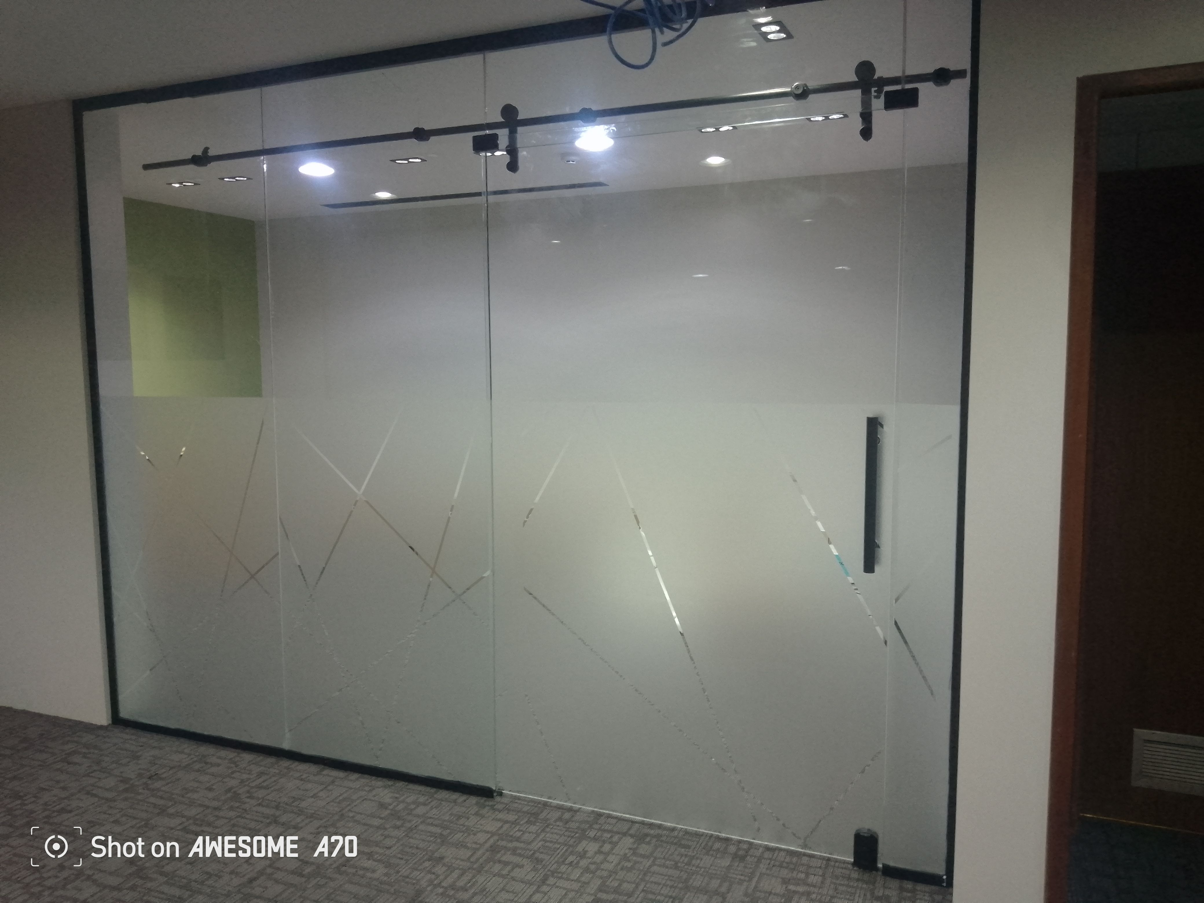 فني تركيب ابواب زجاج سكريت - Image 2