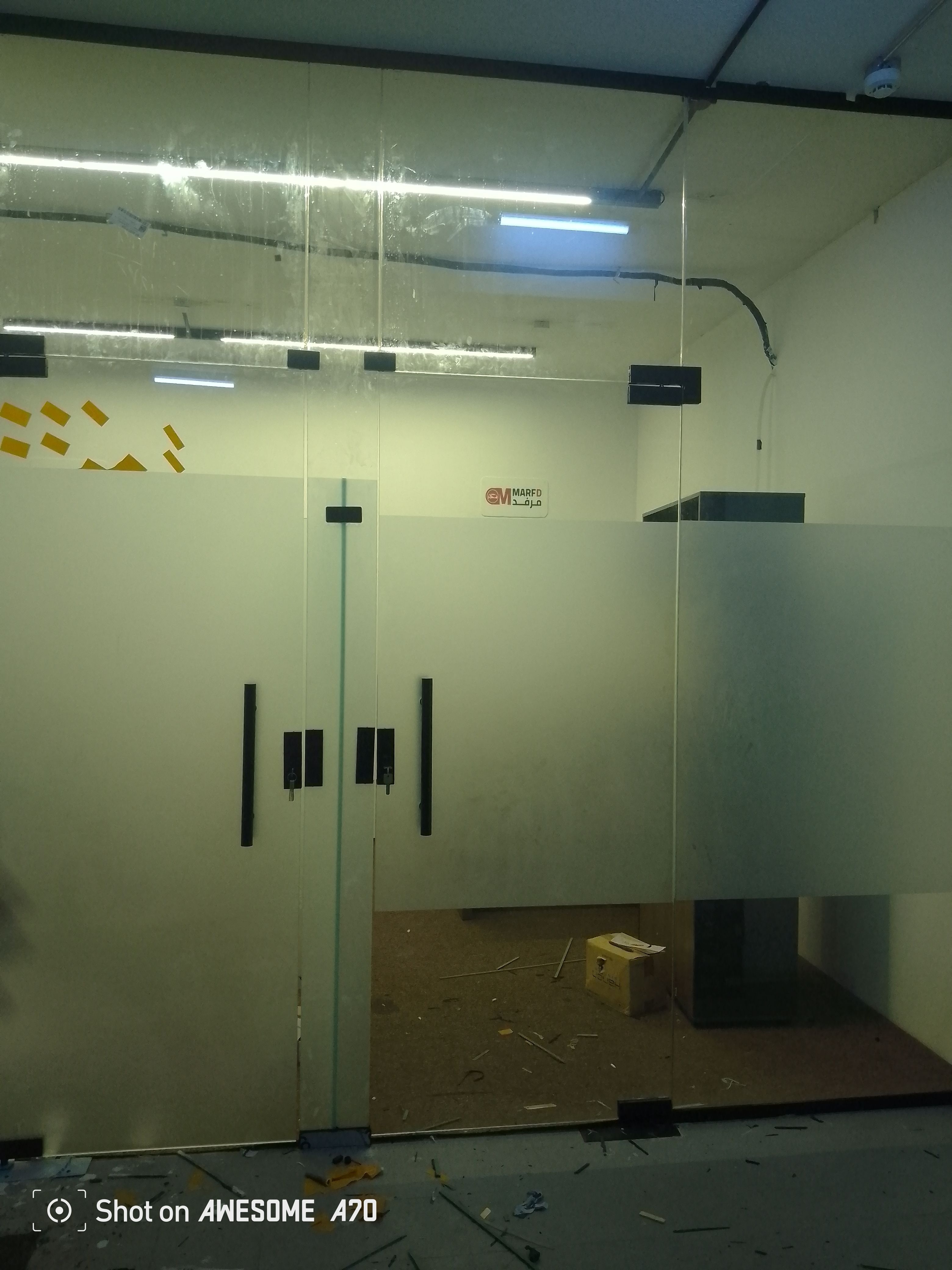 فني تركيب ابواب زجاج سكريت - Image 6