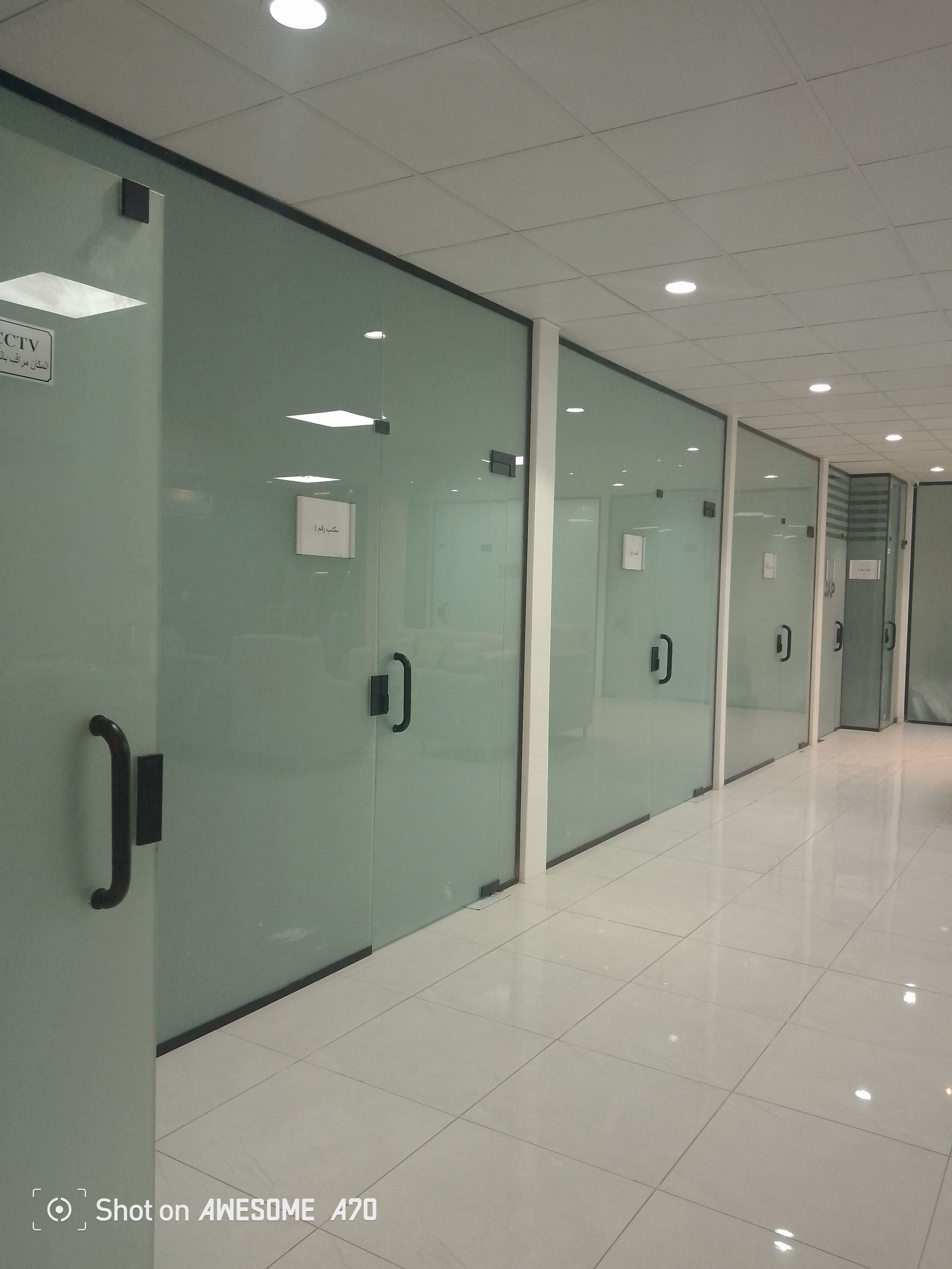 فني تركيب ابواب زجاج سكريت - Image 8