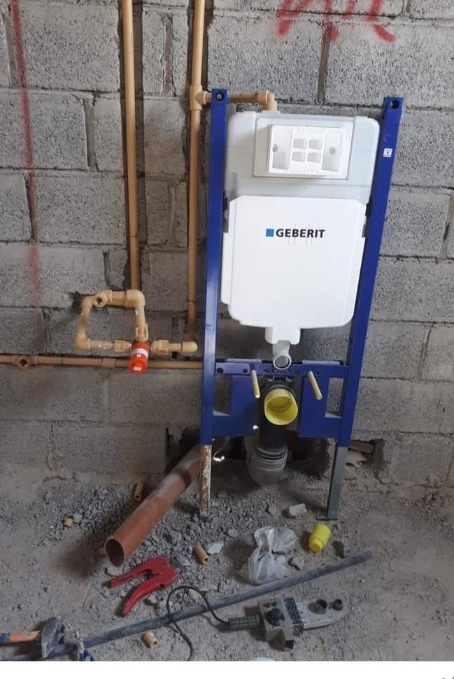 كهربائي وسباك