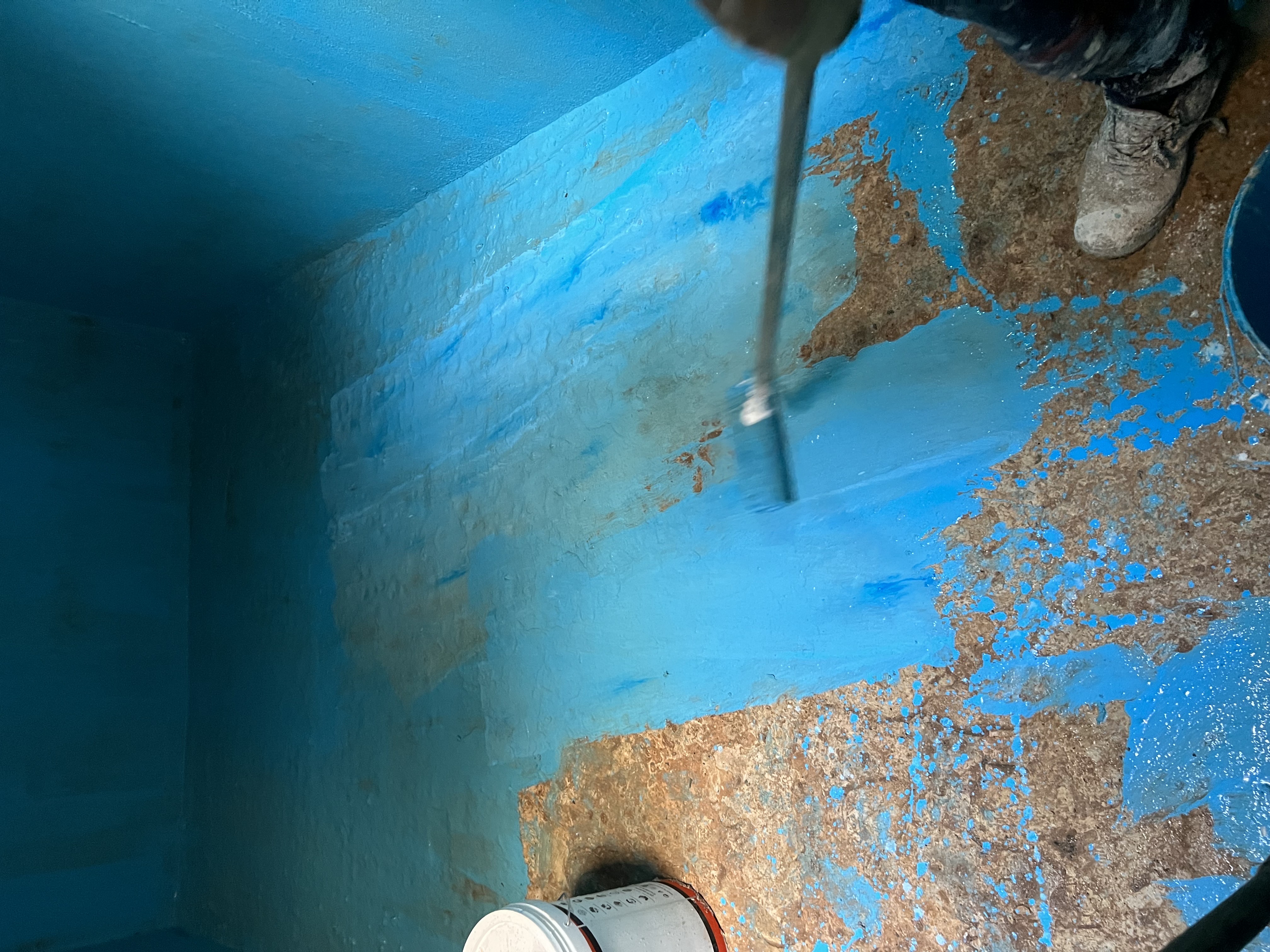 عزل خزانات وعزل اسطح بالرياض مع تنظيف الخزان قبل العزل - Image 4