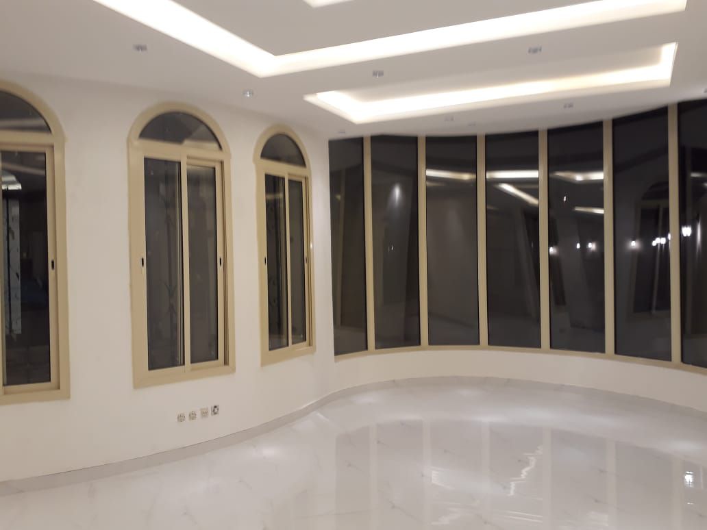 فني زجاج سكريت - Image 3