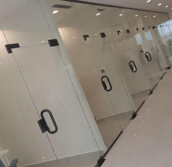 زجاج سكريت جده