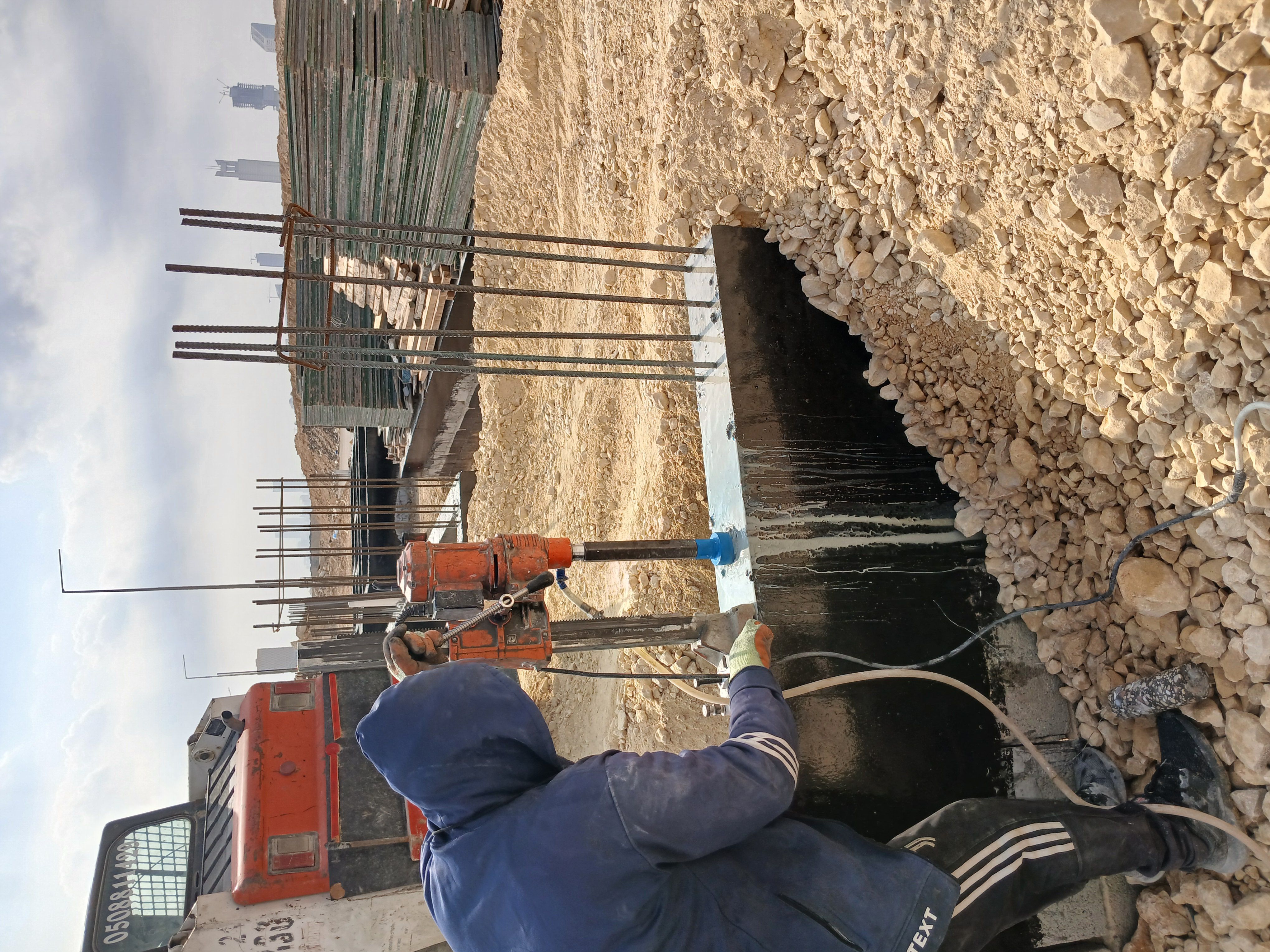 تخريظ الخرسانة المسلحة بمكينة الكور