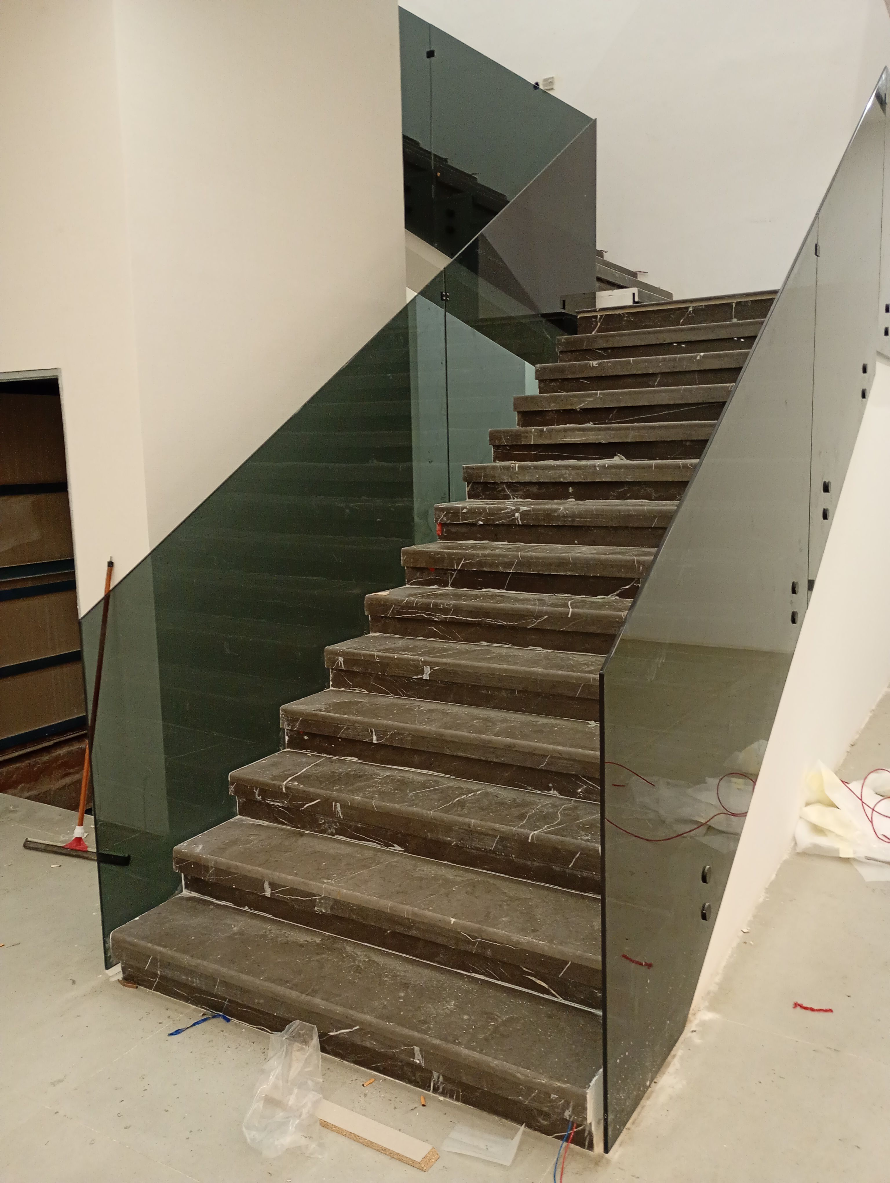 تفصيل درابزين زجاج الرياض - Image 2