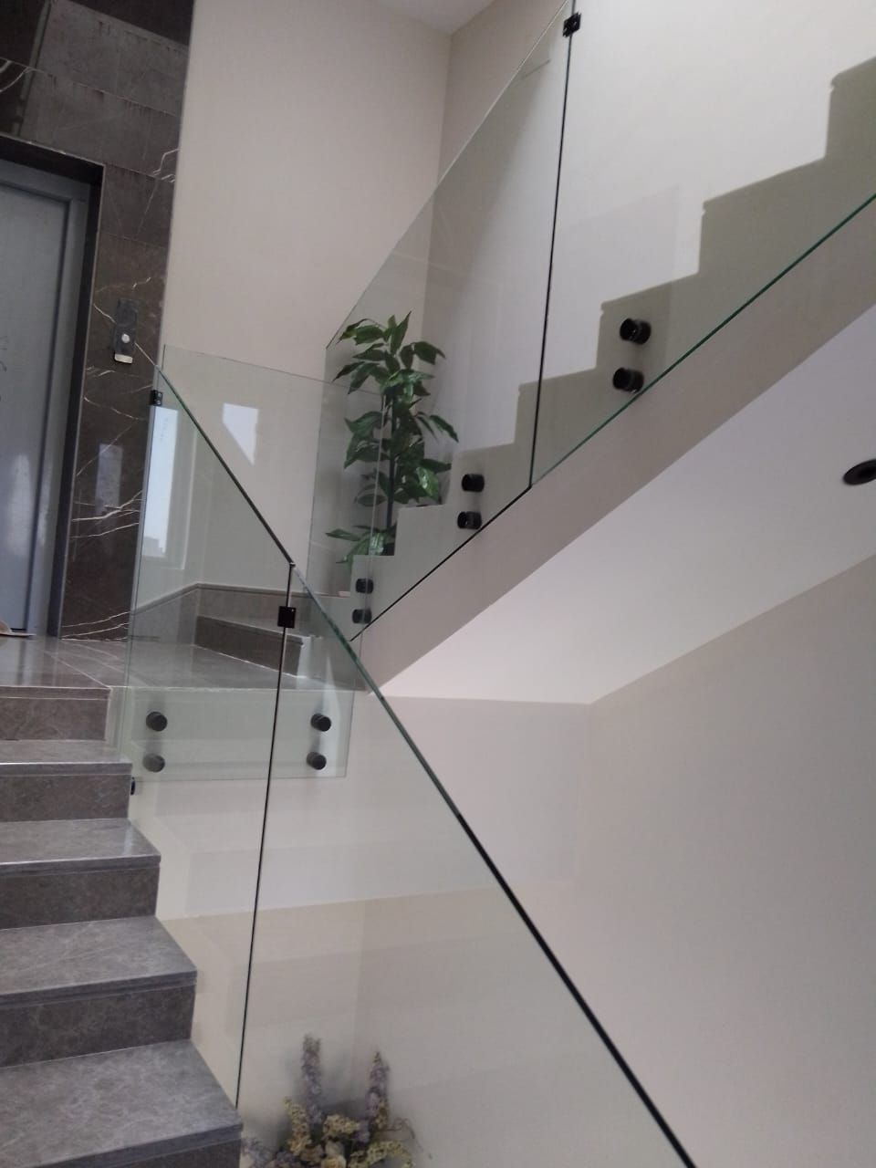 تفصيل درابزين زجاج الرياض - Image 4