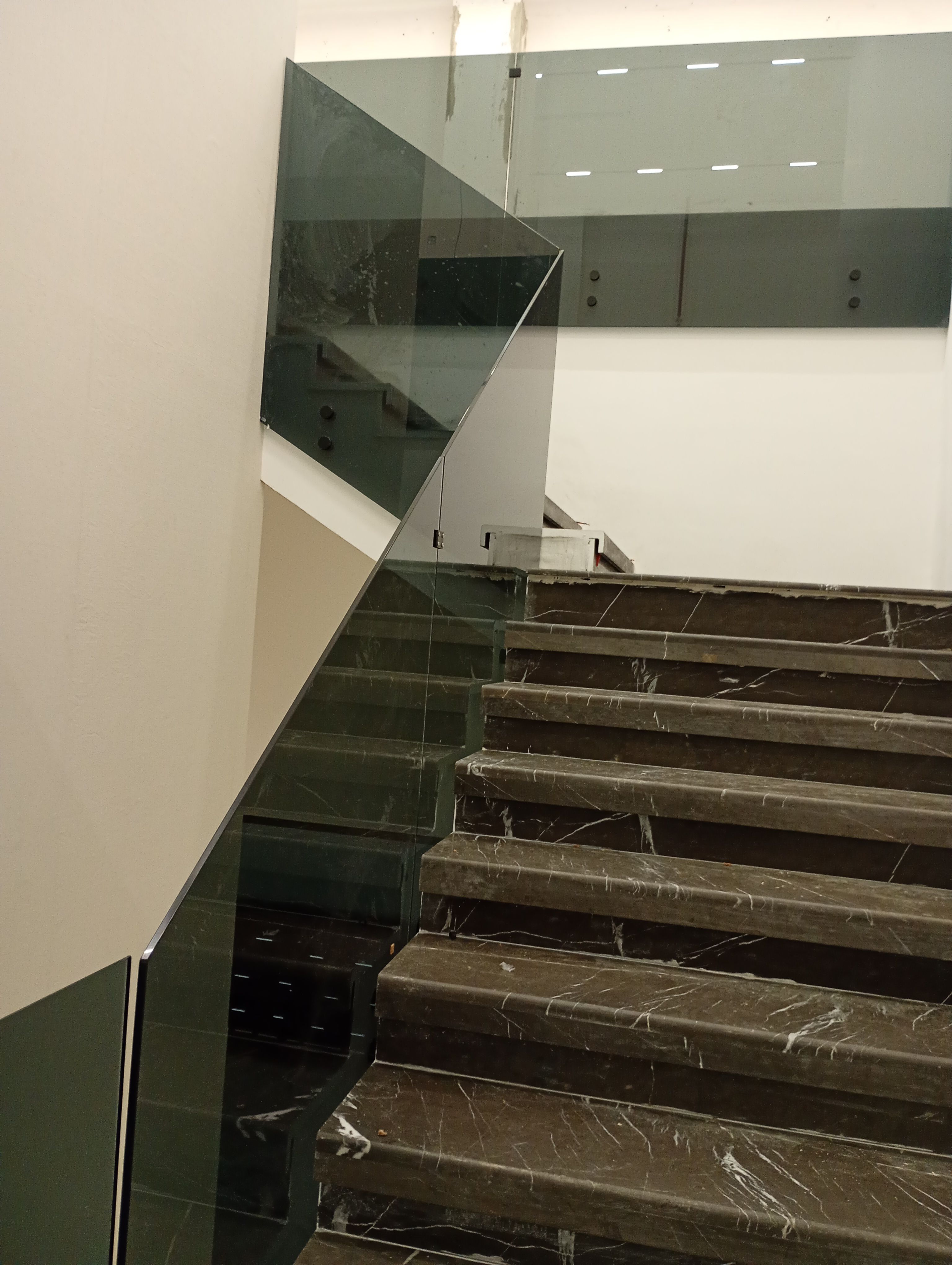 تفصيل درابزين زجاج الرياض - Image 15