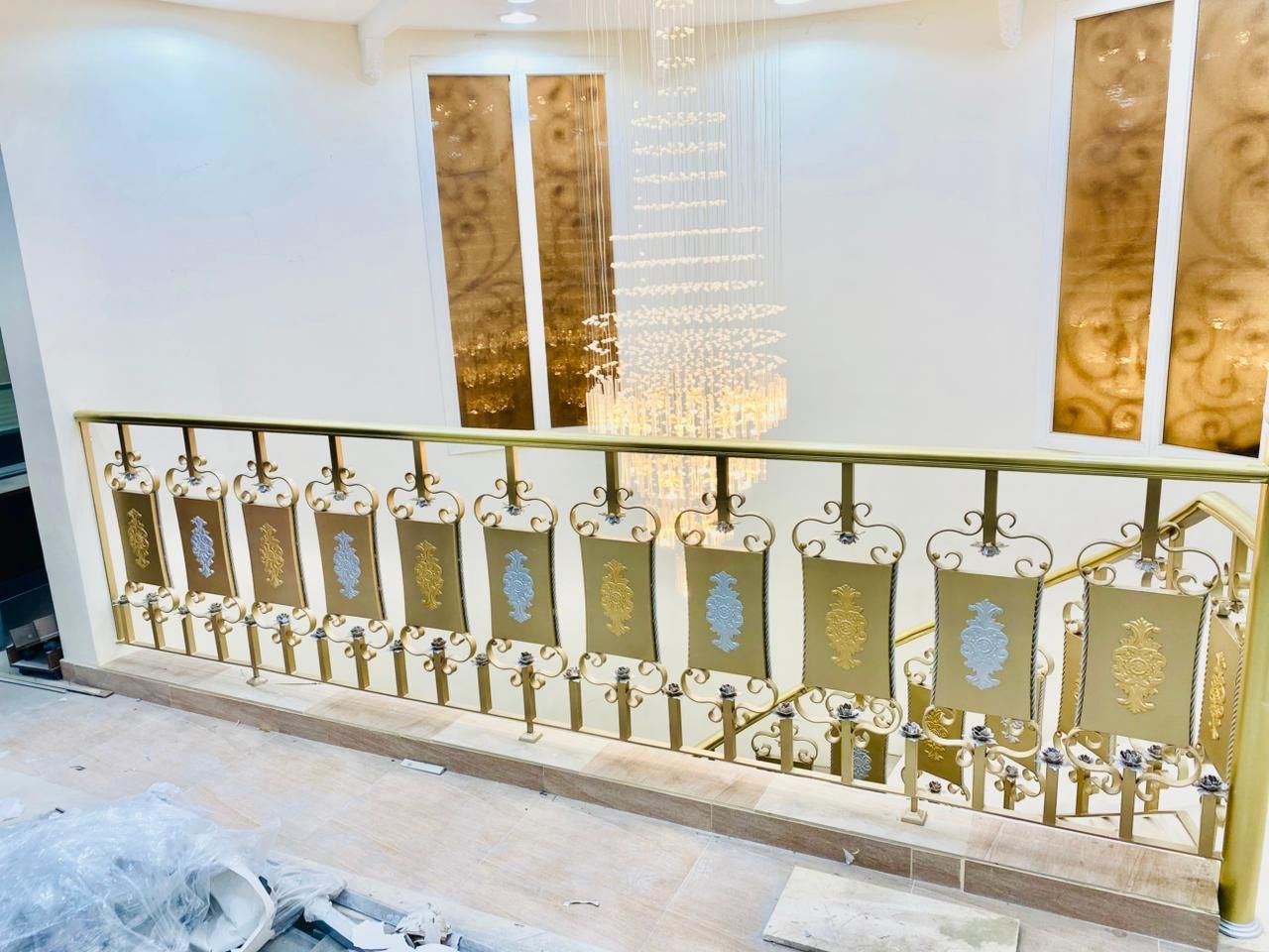 استرجي دهانات اخشاب وحديد تجاليد على الجدار غرفة - Image 2