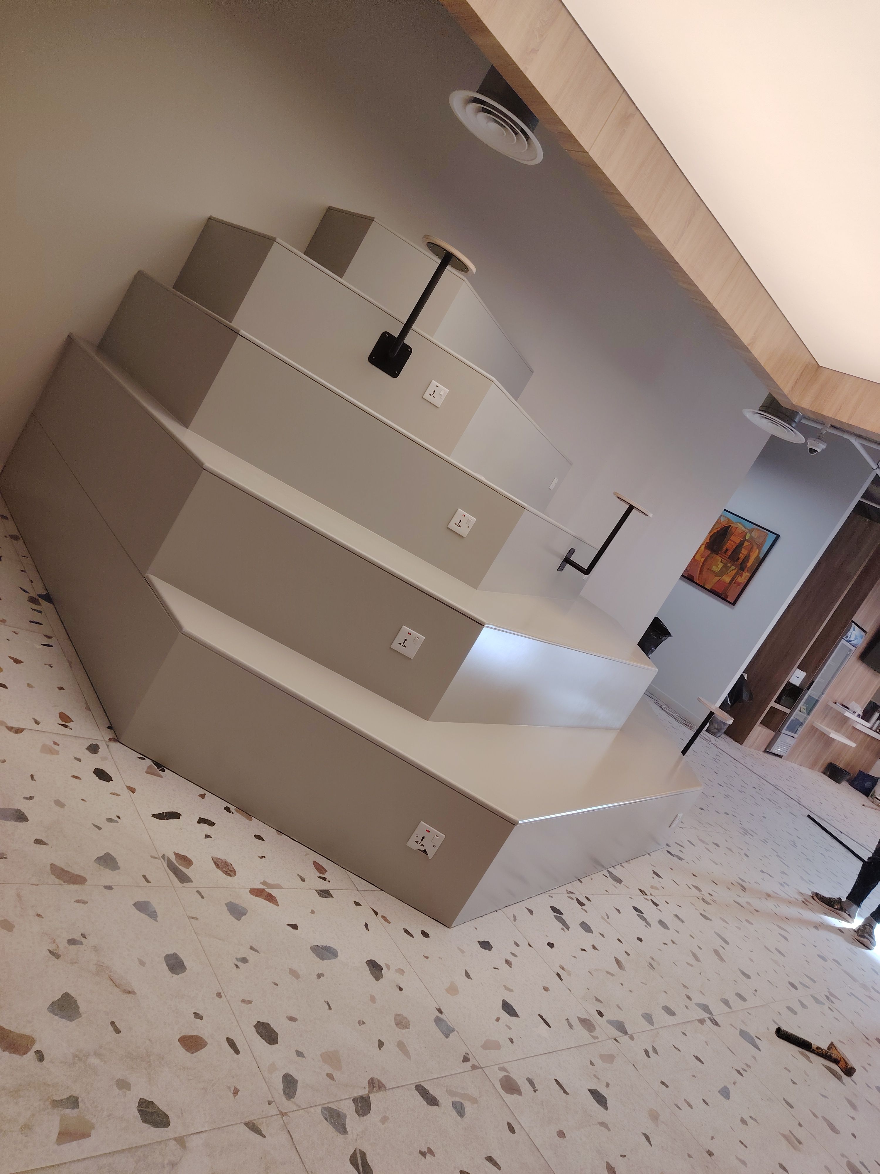 استرجي دهانات اخشاب وحديد تجاليد على الجدار غرفة - Image 13