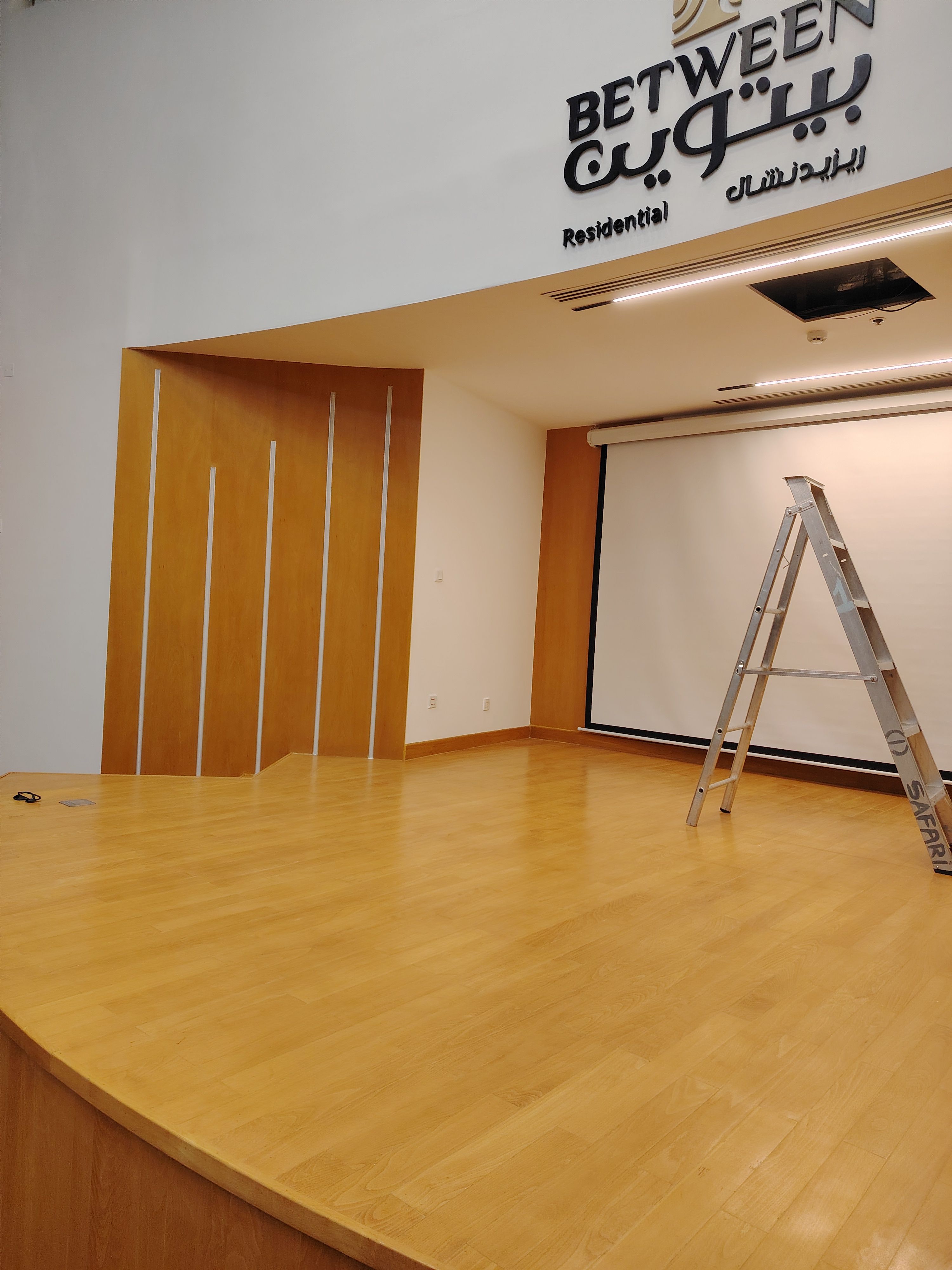 استرجي دهانات اخشاب وحديد تجاليد على الجدار غرفة - Image 20