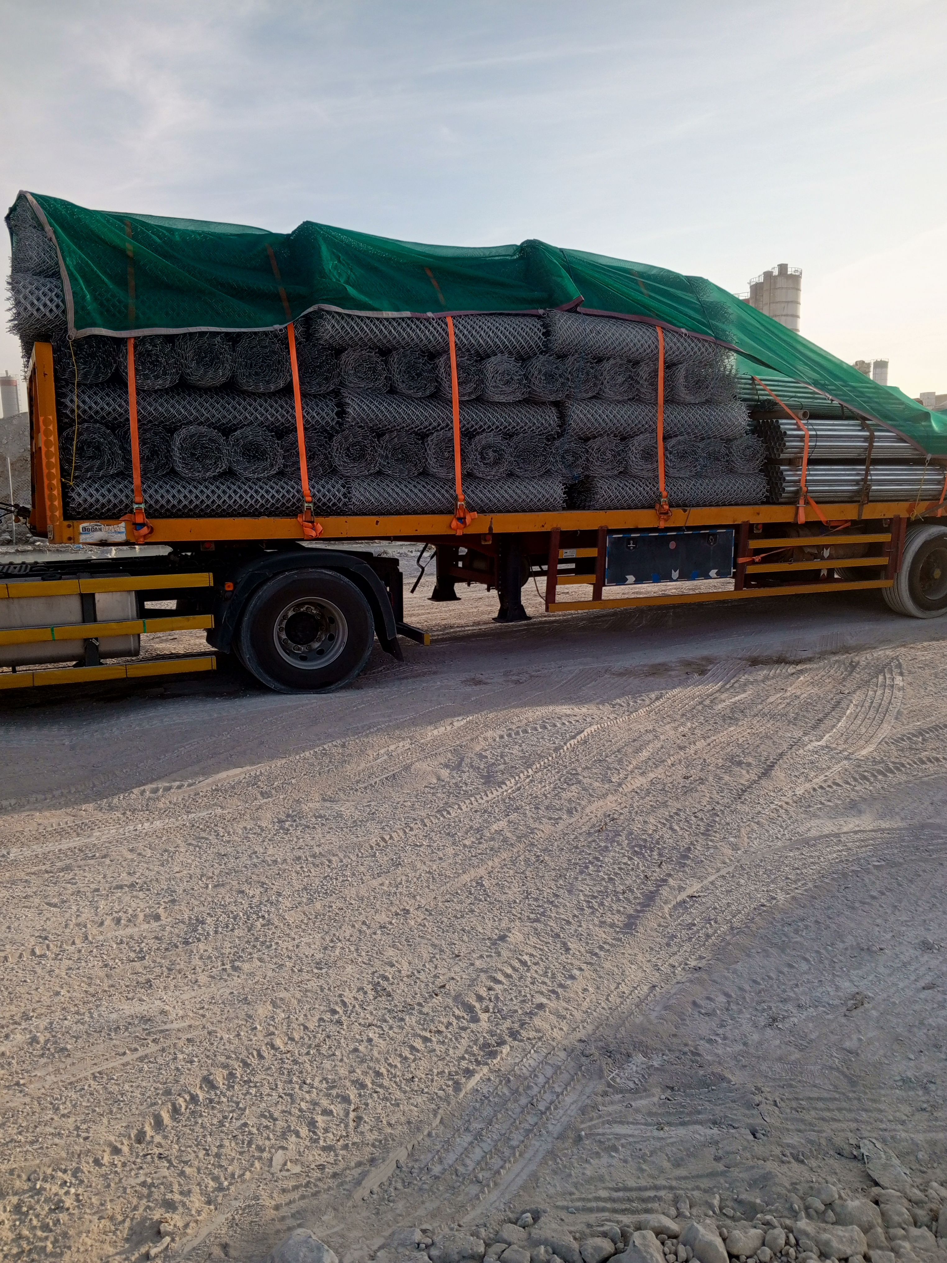 مقاول شبوك ومظلات وسياجات امنيه وهناجر