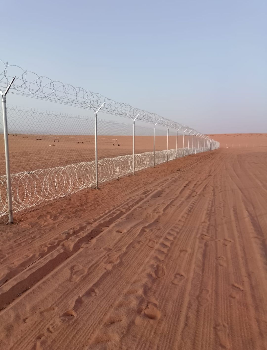 مقاول شبوك ومظلات وسياجات امنيه وهناجر - Image 6