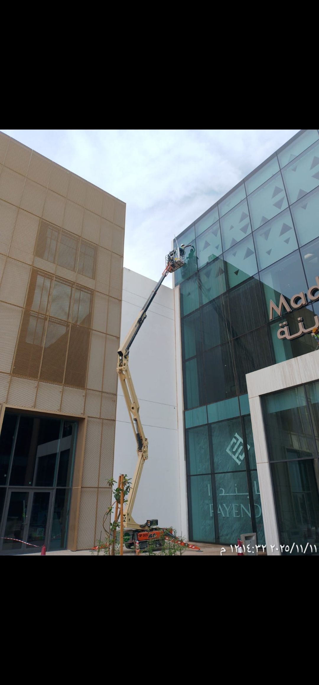 شركة تنظيف زجاج في الرياض تنظيف كلادنك ولوحات المحلات - Image 6