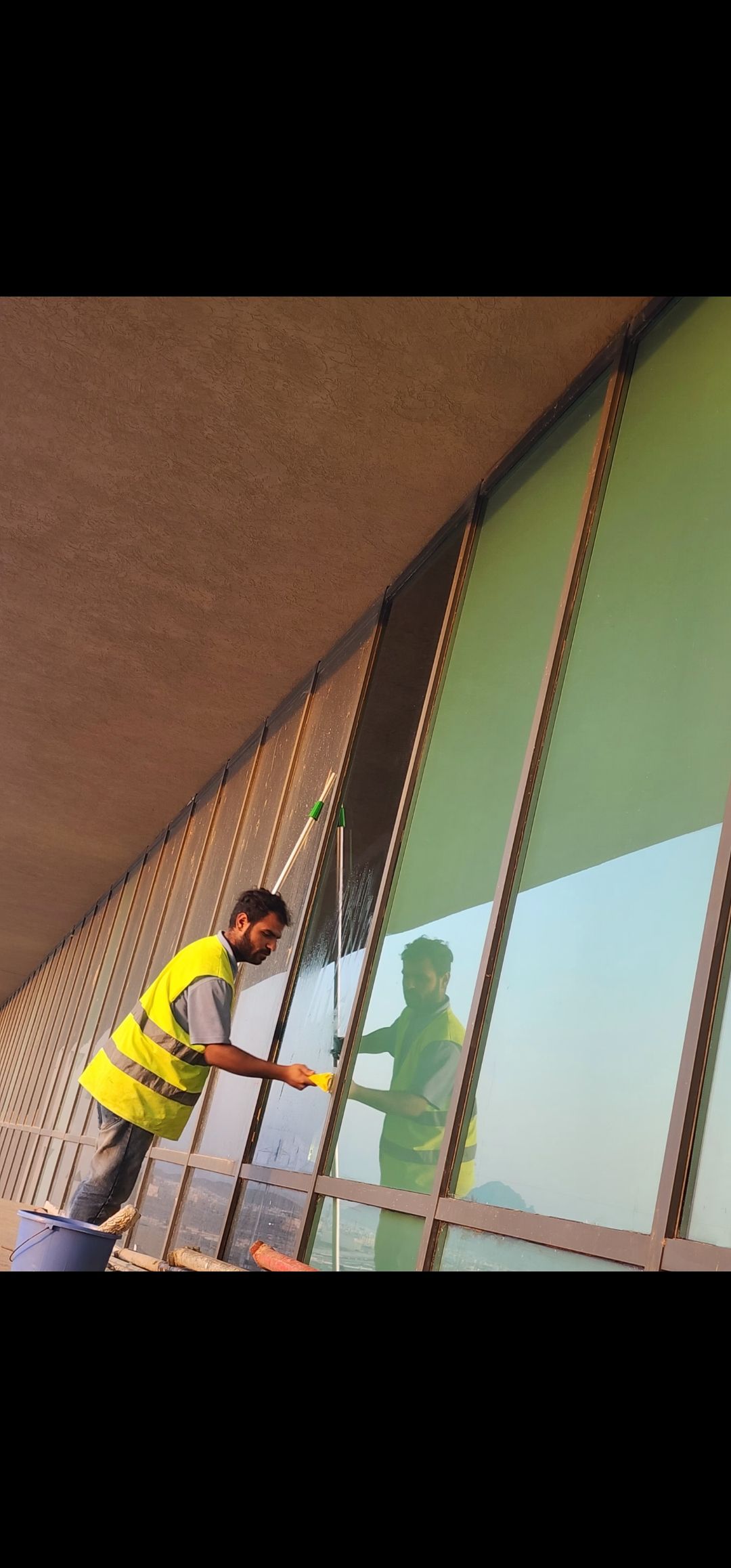 شركة تنظيف زجاج في الرياض تنظيف كلادنك ولوحات المحلات - Image 10