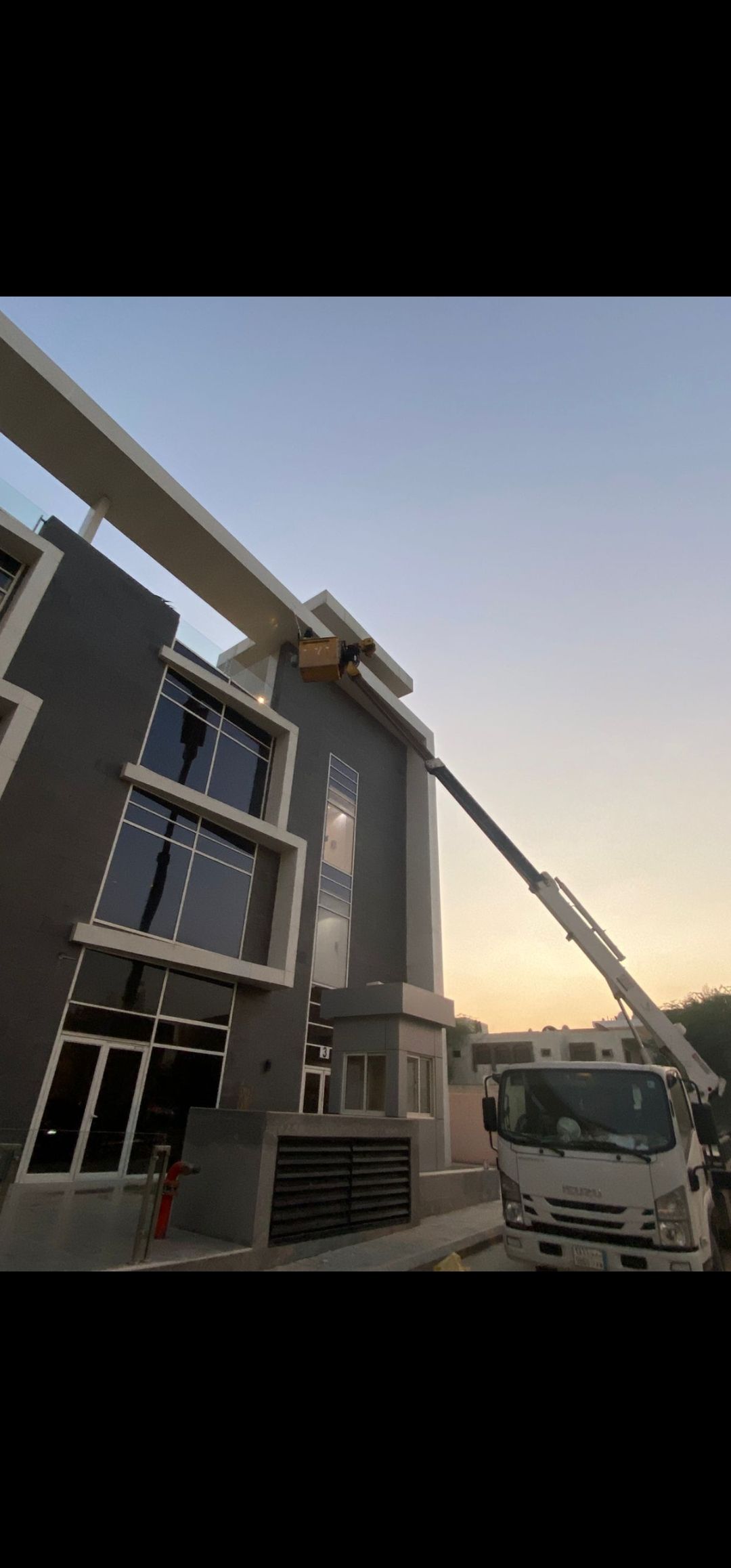 شركة تنظيف زجاج في الرياض تنظيف كلادنك ولوحات المحلات - Image 11