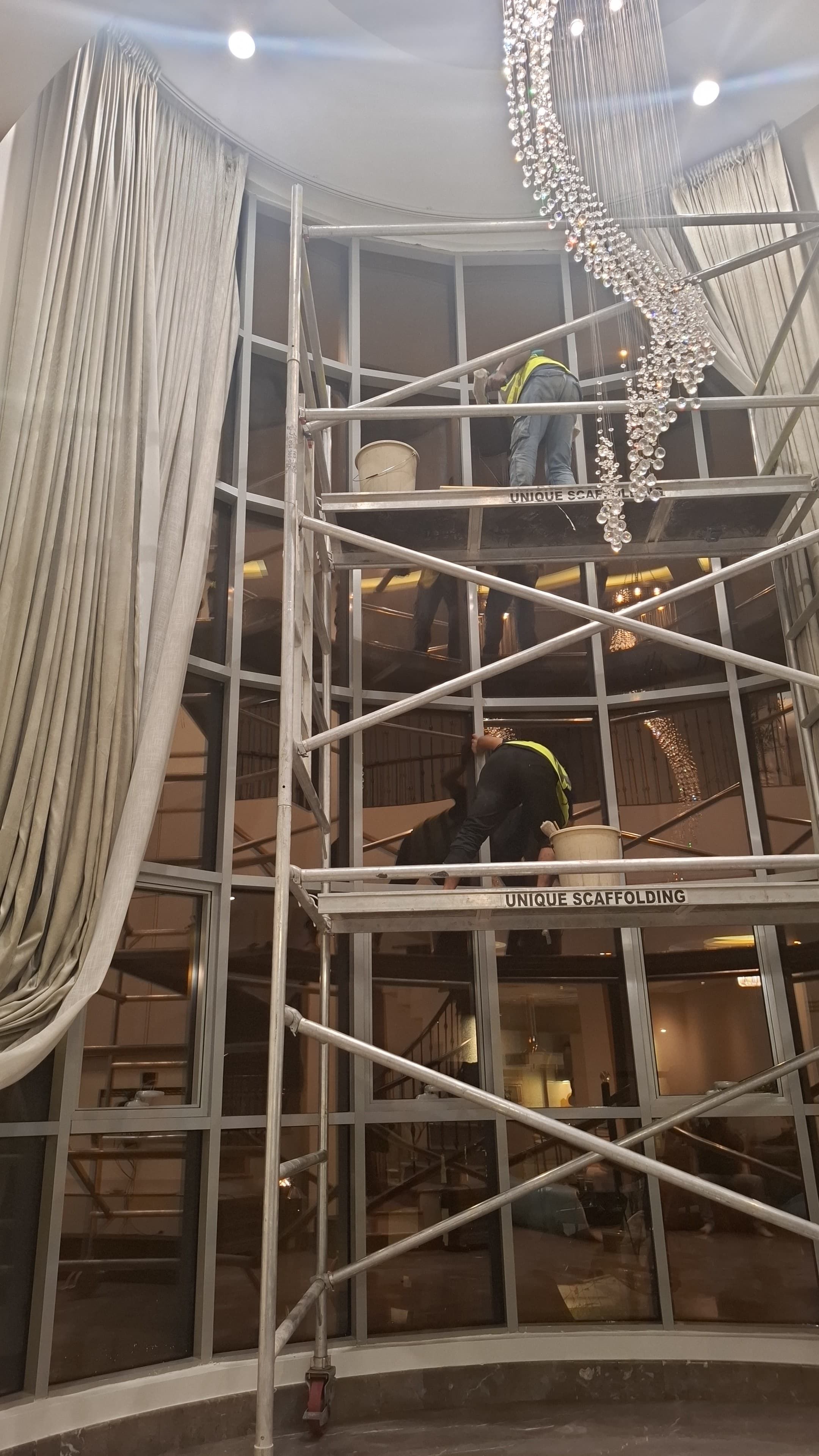 شركة تنظيف زجاج في الرياض تنظيف كلادنك ولوحات المحلات - Image 15