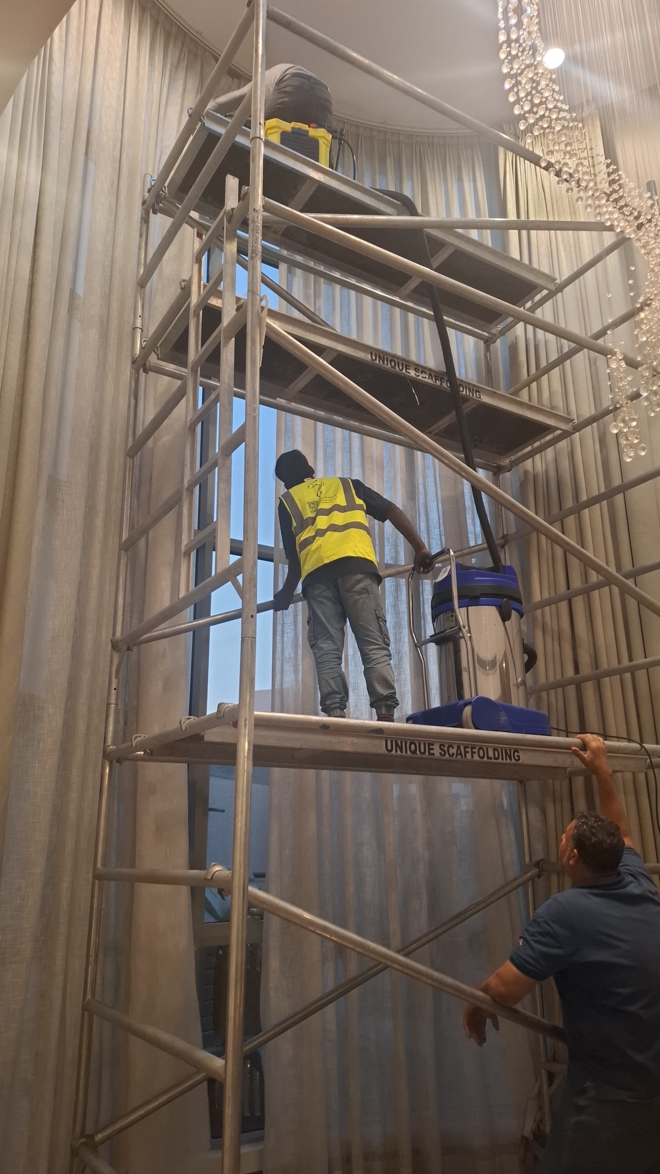 شركة تنظيف زجاج في الرياض تنظيف كلادنك ولوحات المحلات - Image 16