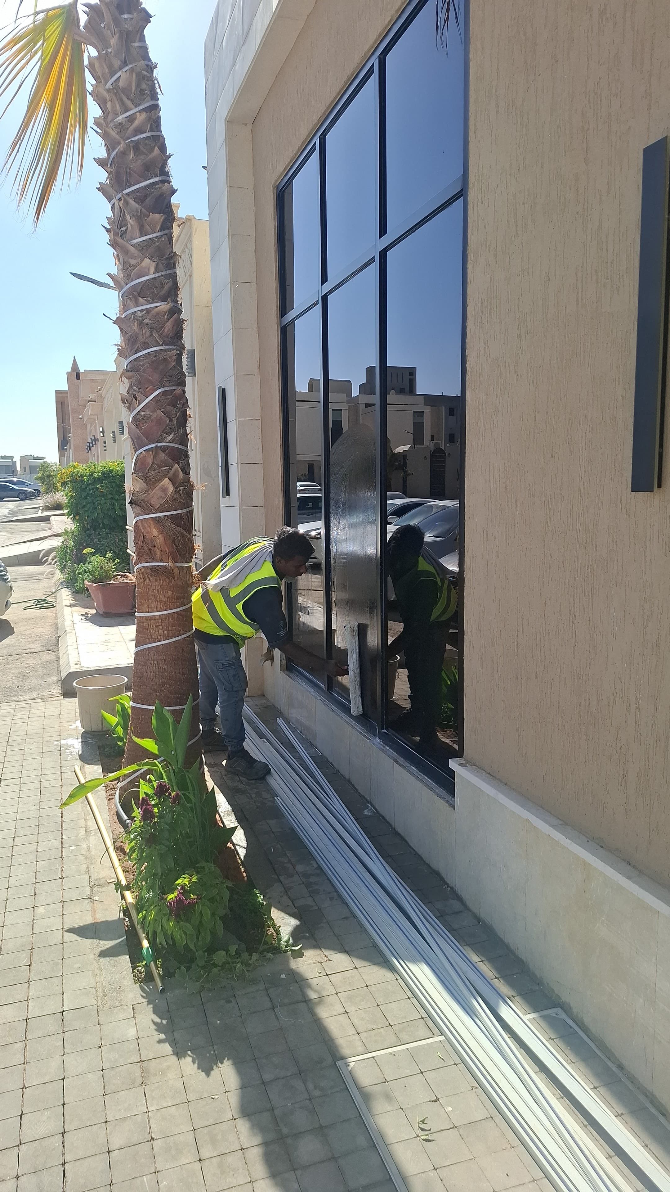 شركة تنظيف زجاج في الرياض تنظيف كلادنك ولوحات المحلات - Image 18