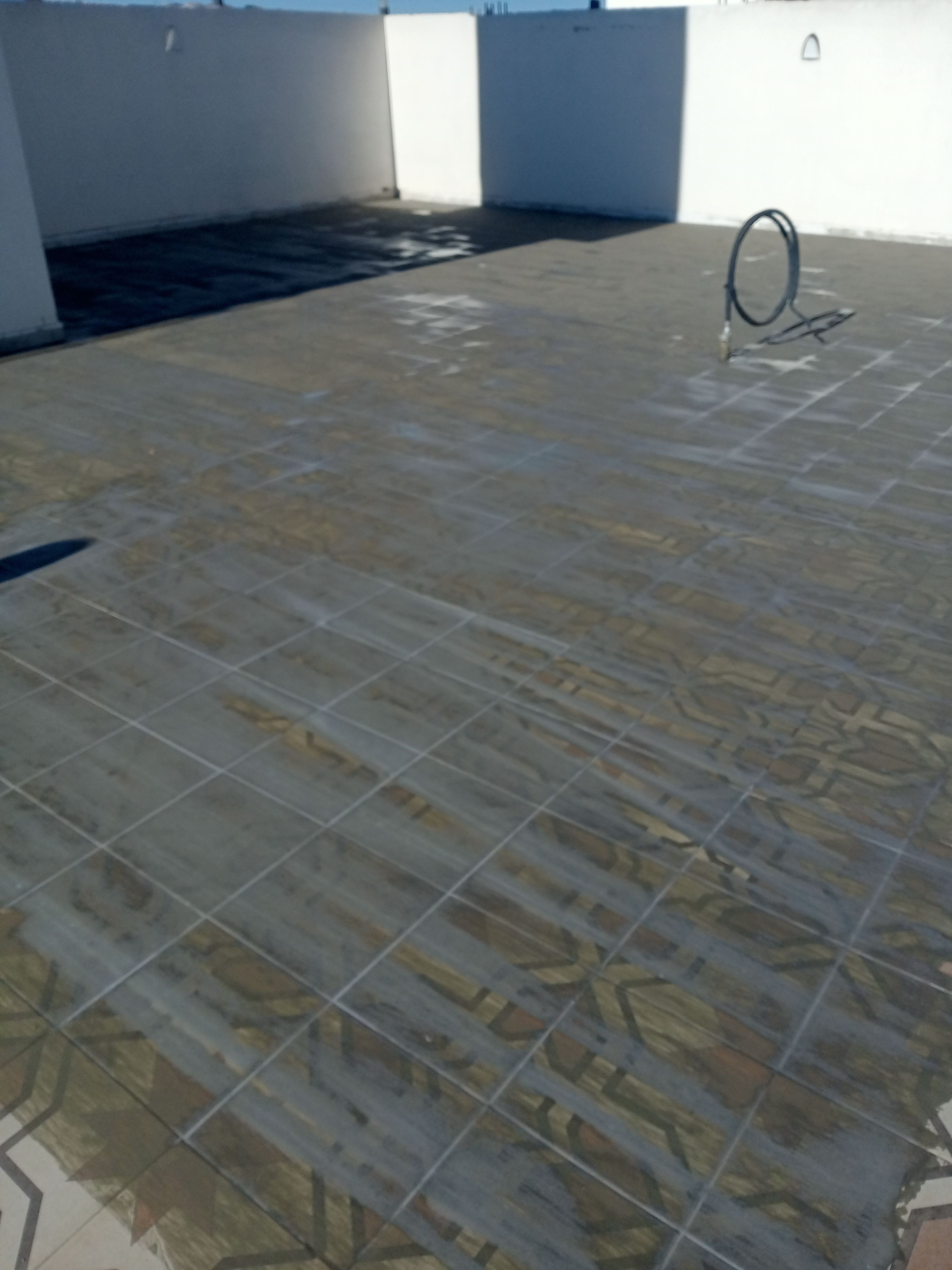 عوازل اسطح مبلطه وغير مبلطه ،عوزال خزانات مع الضمان