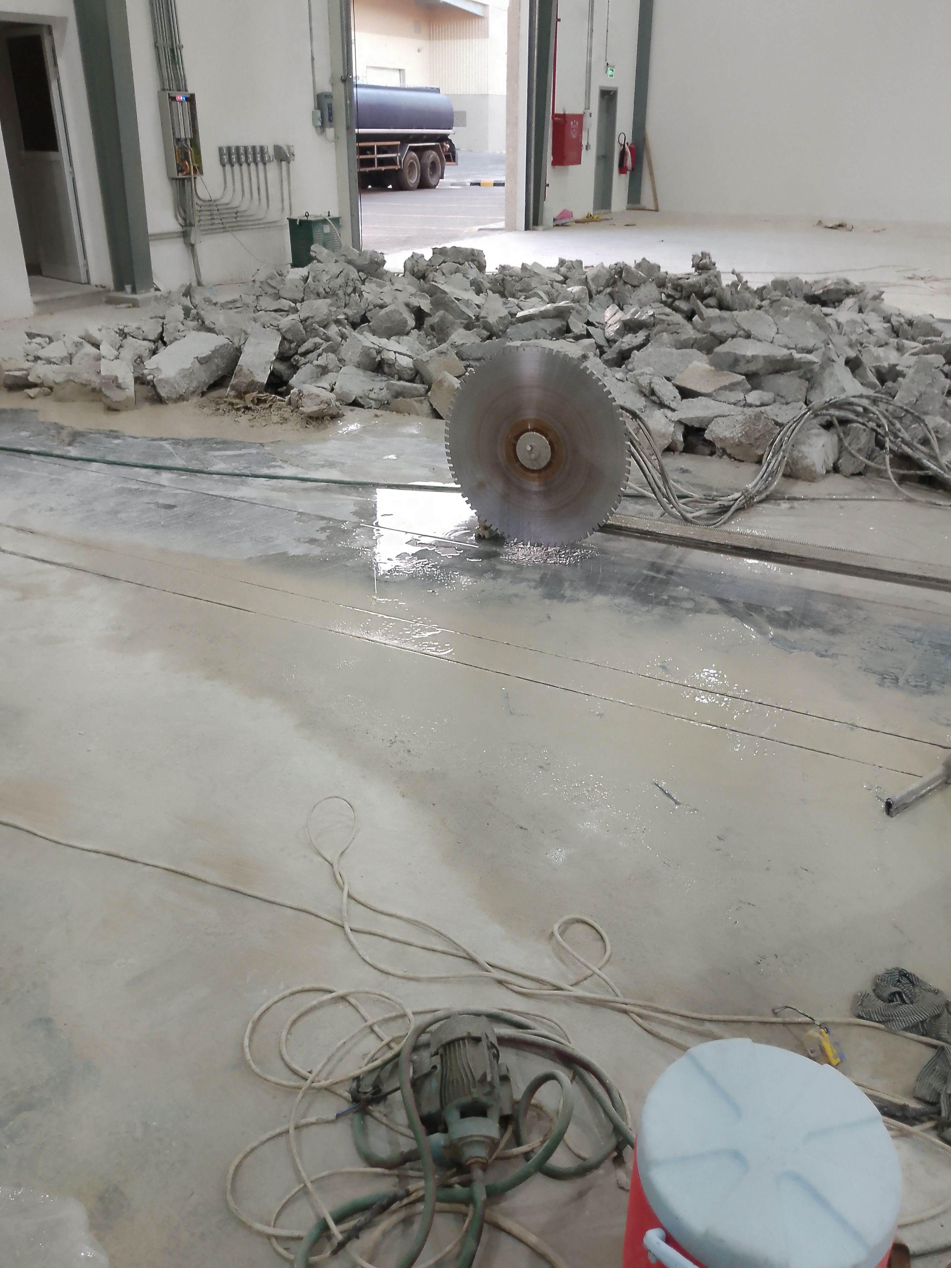 مقاول هدم وتكسير وقص جدران