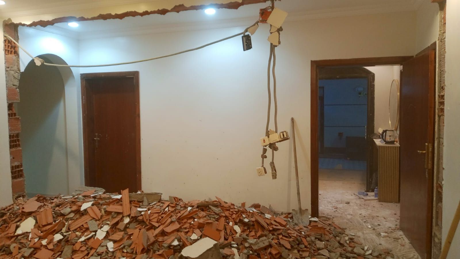 تكسير جدران وارضيات وقص وفتح أبواب وشبابيك بالمدينة المنورة - Image 11