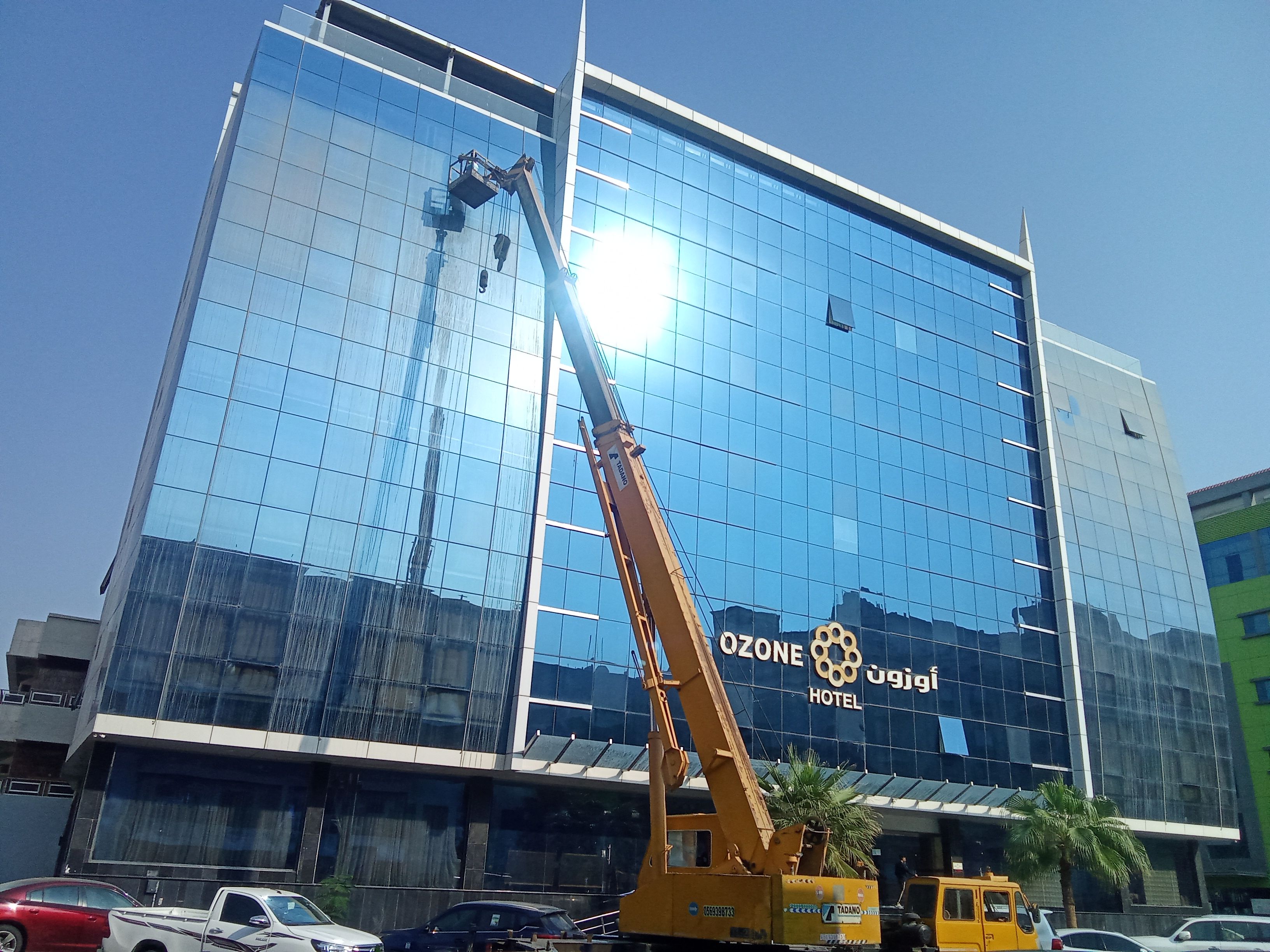 تنضيف الواجه الزجاجيه للفندق والمحلات التجاريه ولوحات وكلدنج - Image 8