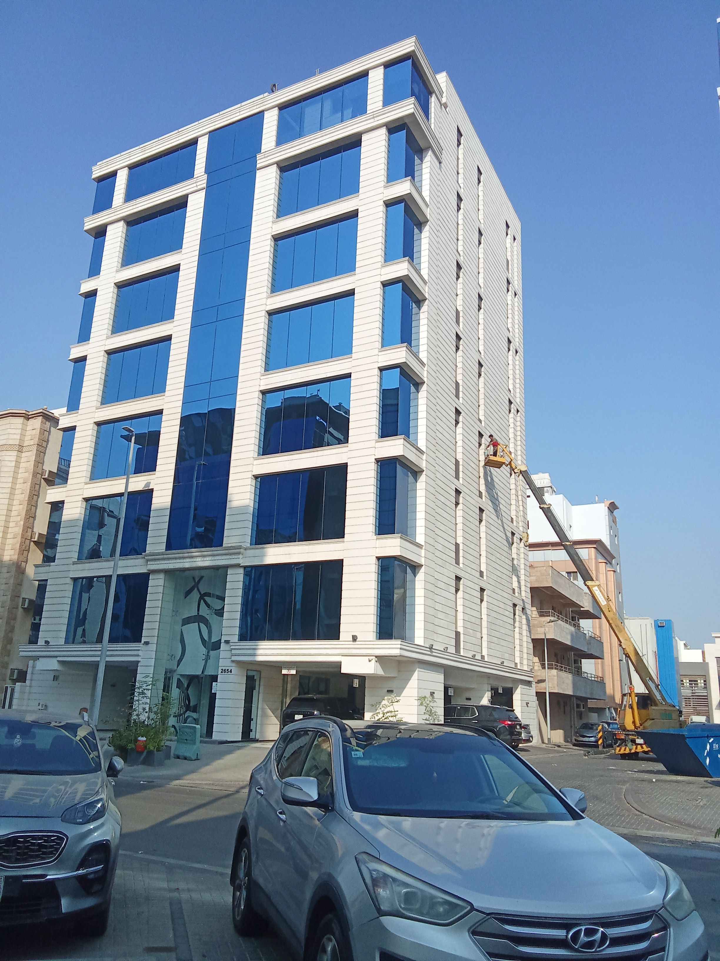 تنضيف الواجه الزجاجيه للفندق والمحلات التجاريه ولوحات وكلدنج - Image 10