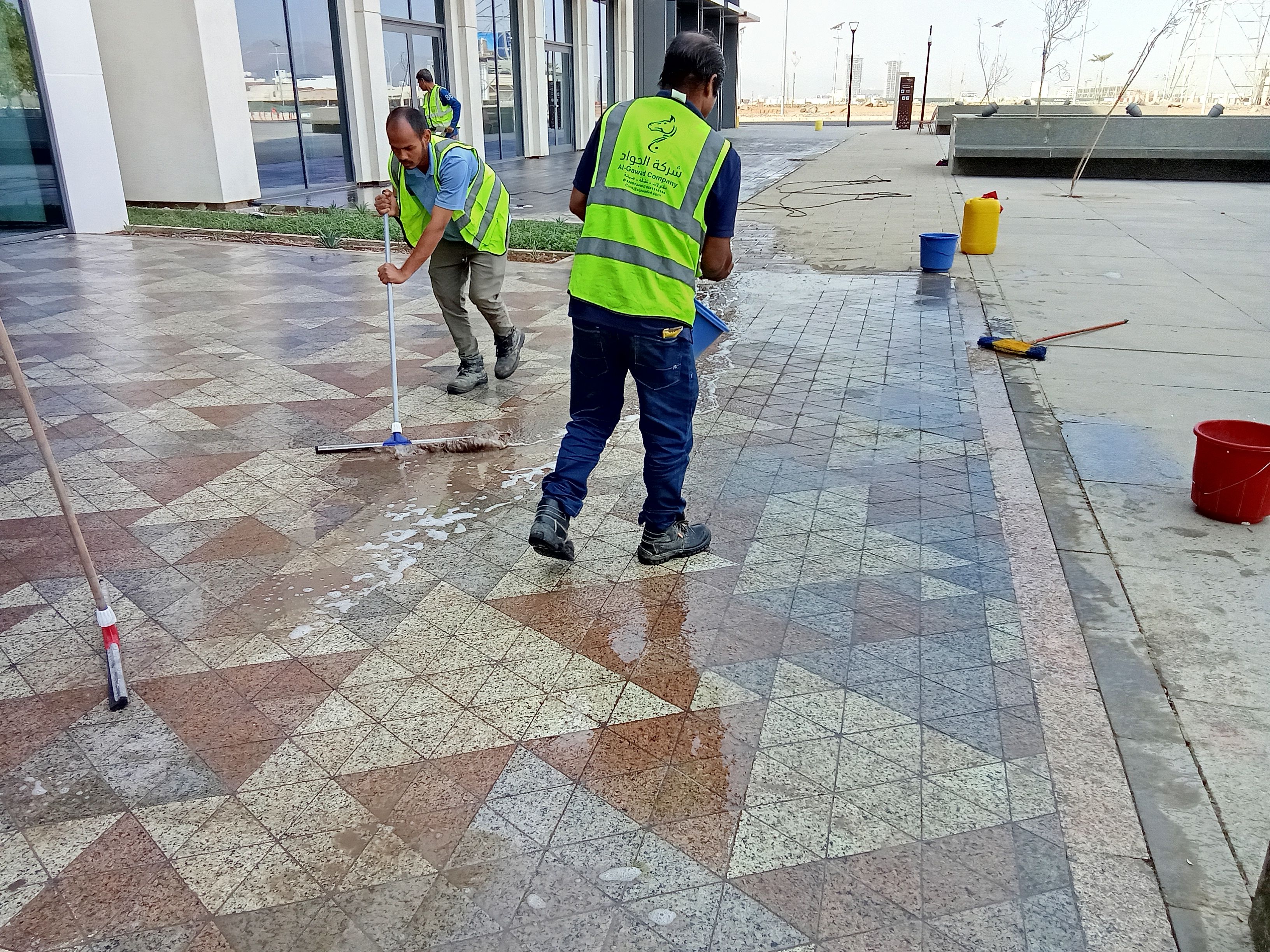 تنضيف الواجه الزجاجيه للفندق والمحلات التجاريه ولوحات وكلدنج - Image 15