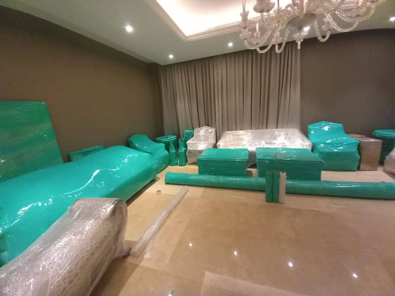 نقل وتخزين الأثاث والبضائع مستودعات أمانه وغرف خاصه لتخزين - Image 2