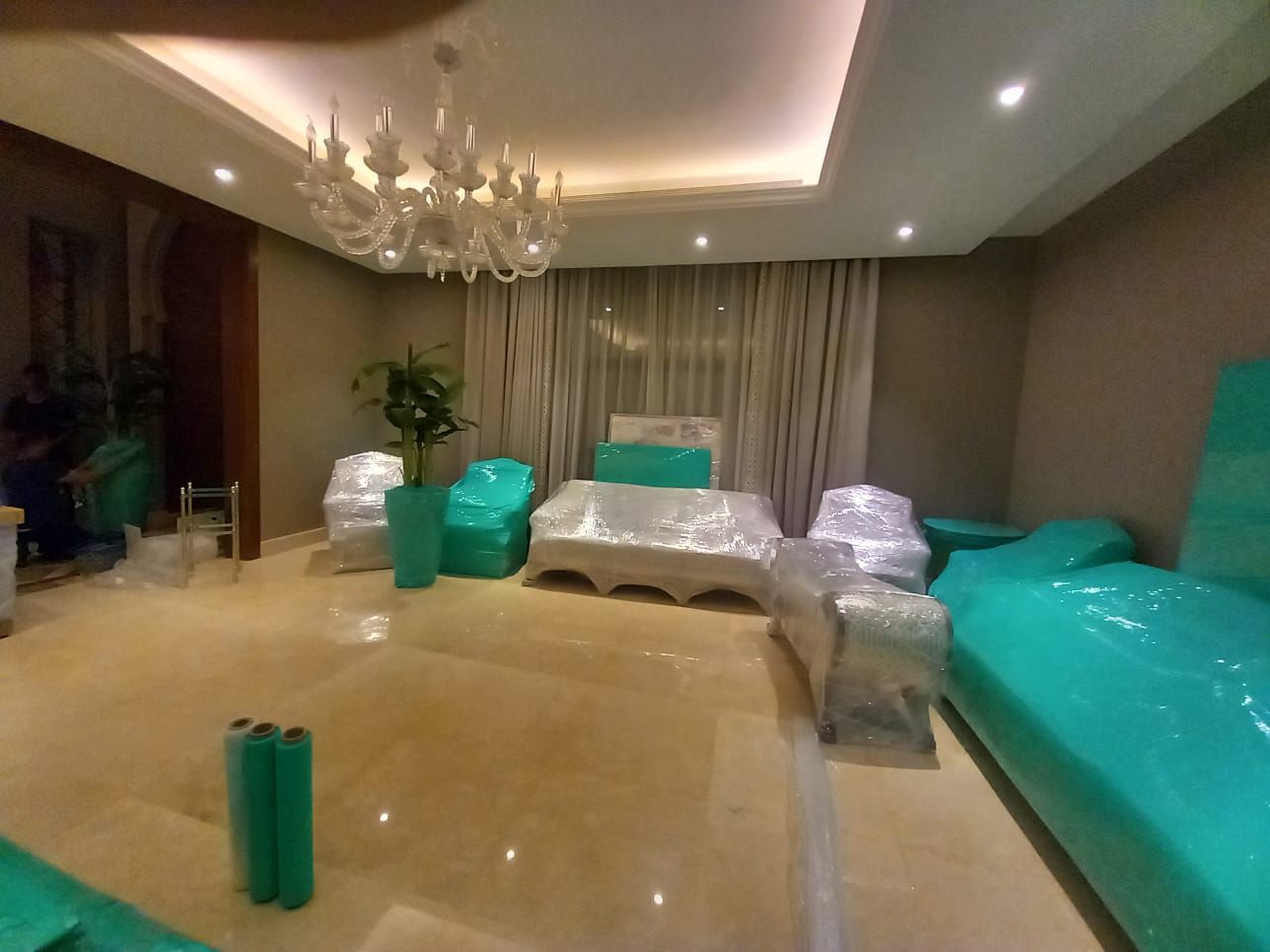 نقل وتخزين الأثاث والبضائع مستودعات أمانه وغرف خاصه لتخزين - Image 3