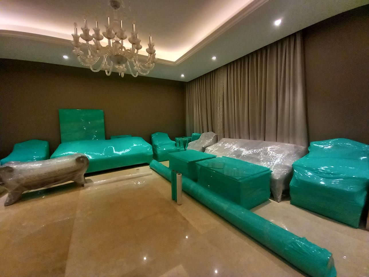 نقل وتخزين الأثاث والبضائع مستودعات أمانه وغرف خاصه لتخزين - Image 4