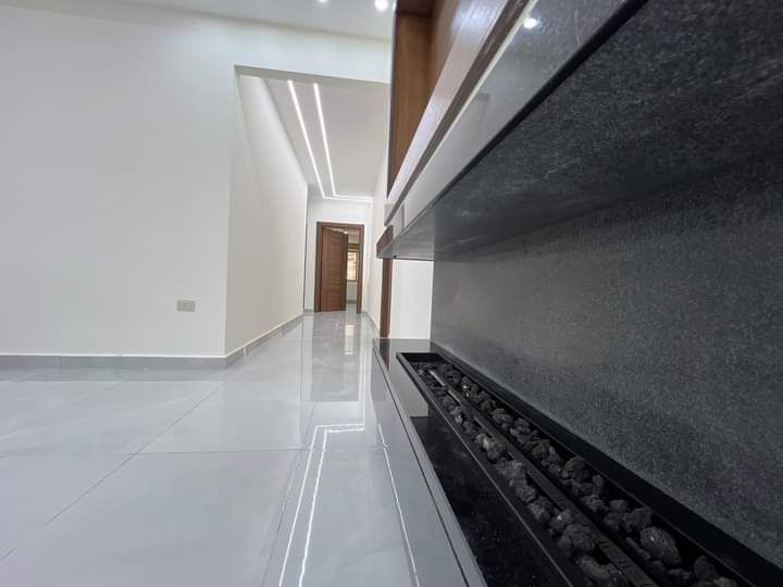 معلم دهانات لجميع أعمال الدهانات حوائط وأبواب - Image 12