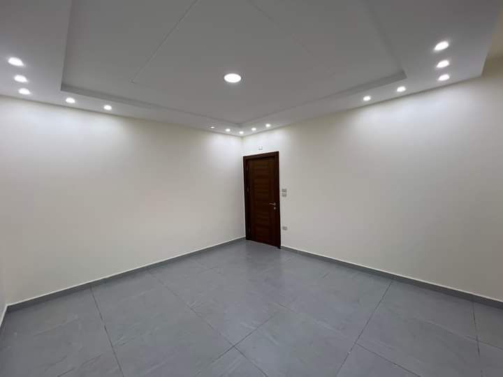 معلم دهانات لجميع أعمال الدهانات حوائط وأبواب - Image 16