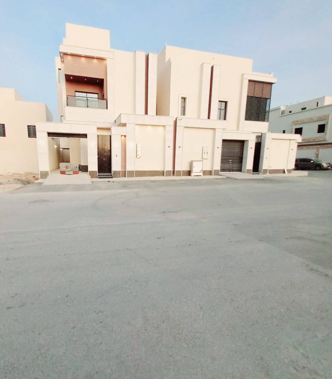 دوبلكس جوهرة الشفا 235 متر السعر 950 الف الوجه غربيه  الشارع 20