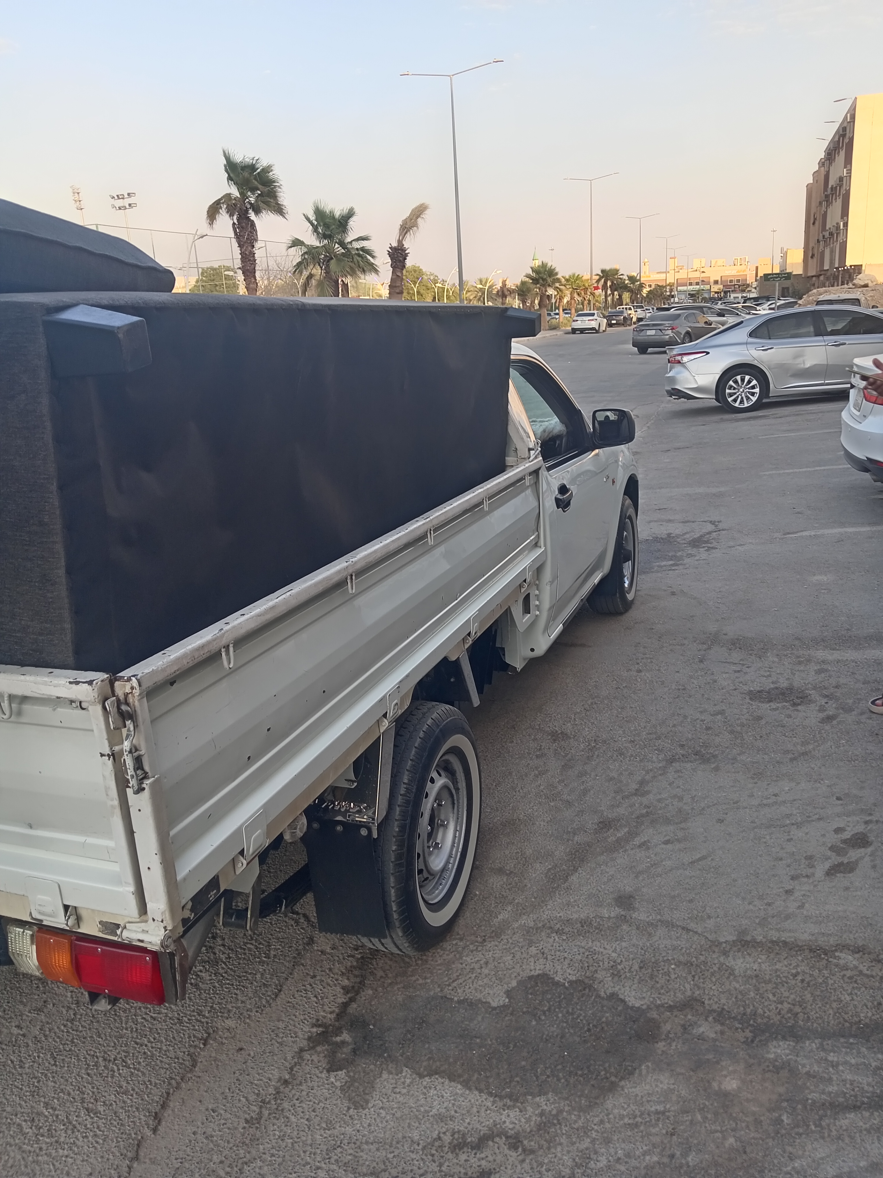 نقل عفش داخل وخارج الرياض