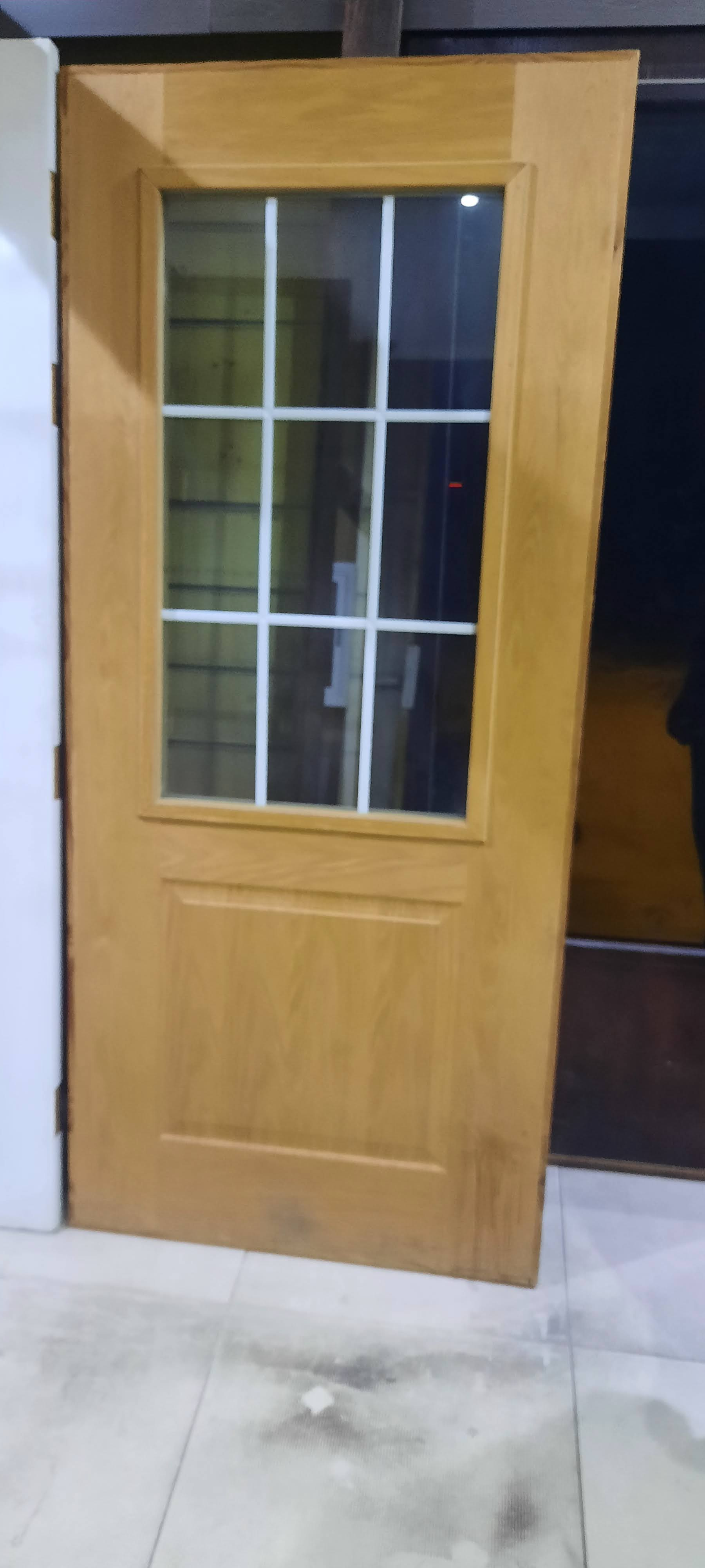 فني نجار خشب